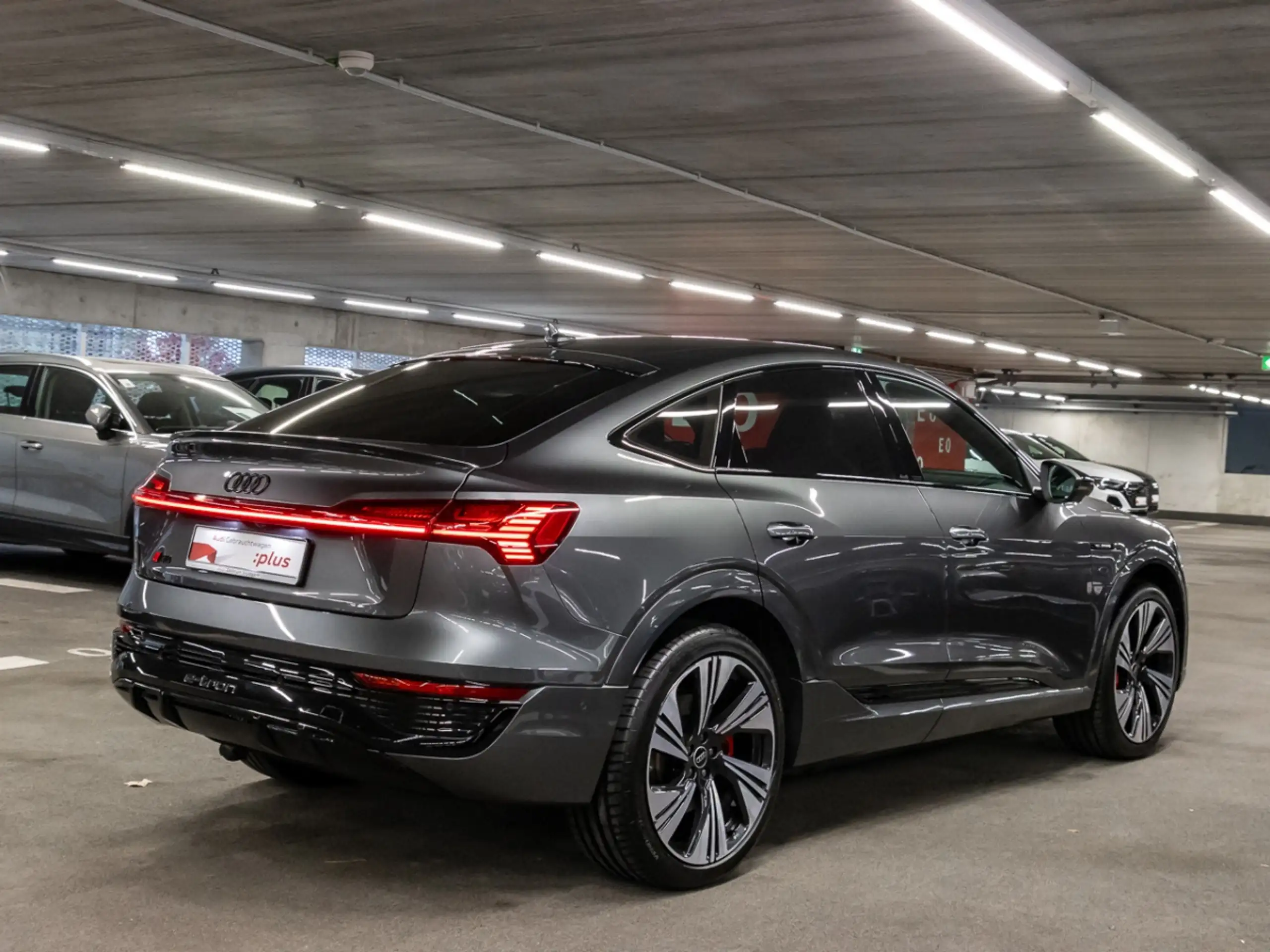 Audi - Q8 e-tron