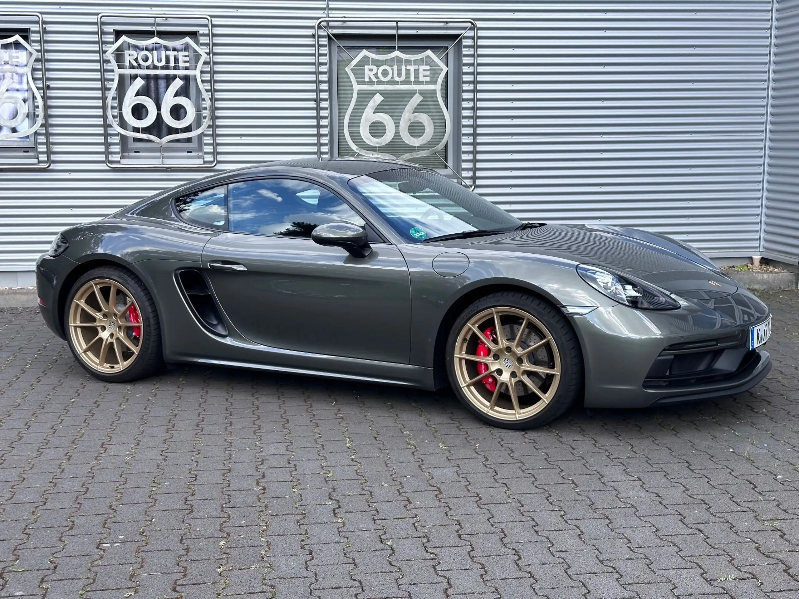 Porsche - Cayman