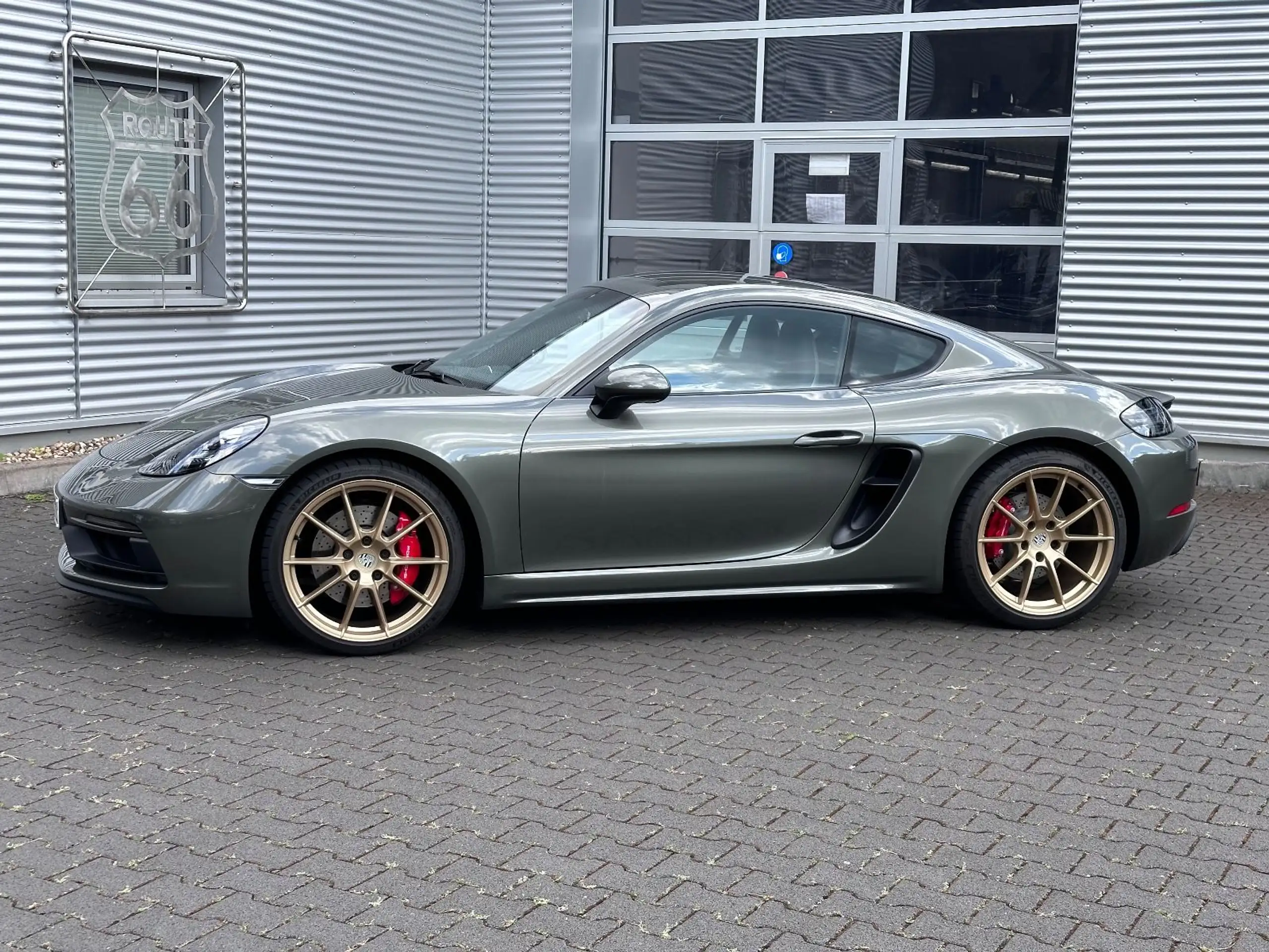 Porsche - Cayman