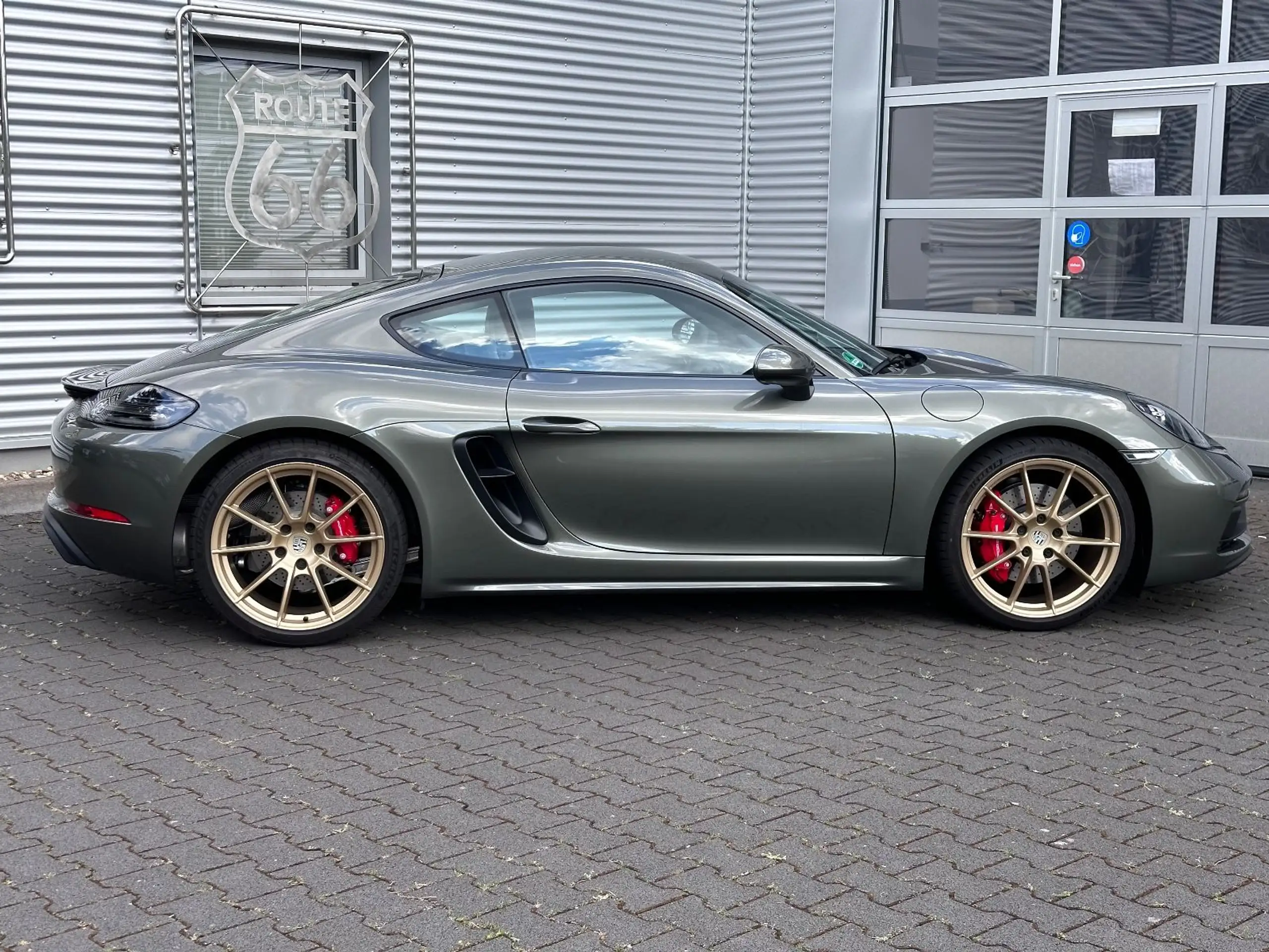 Porsche - Cayman