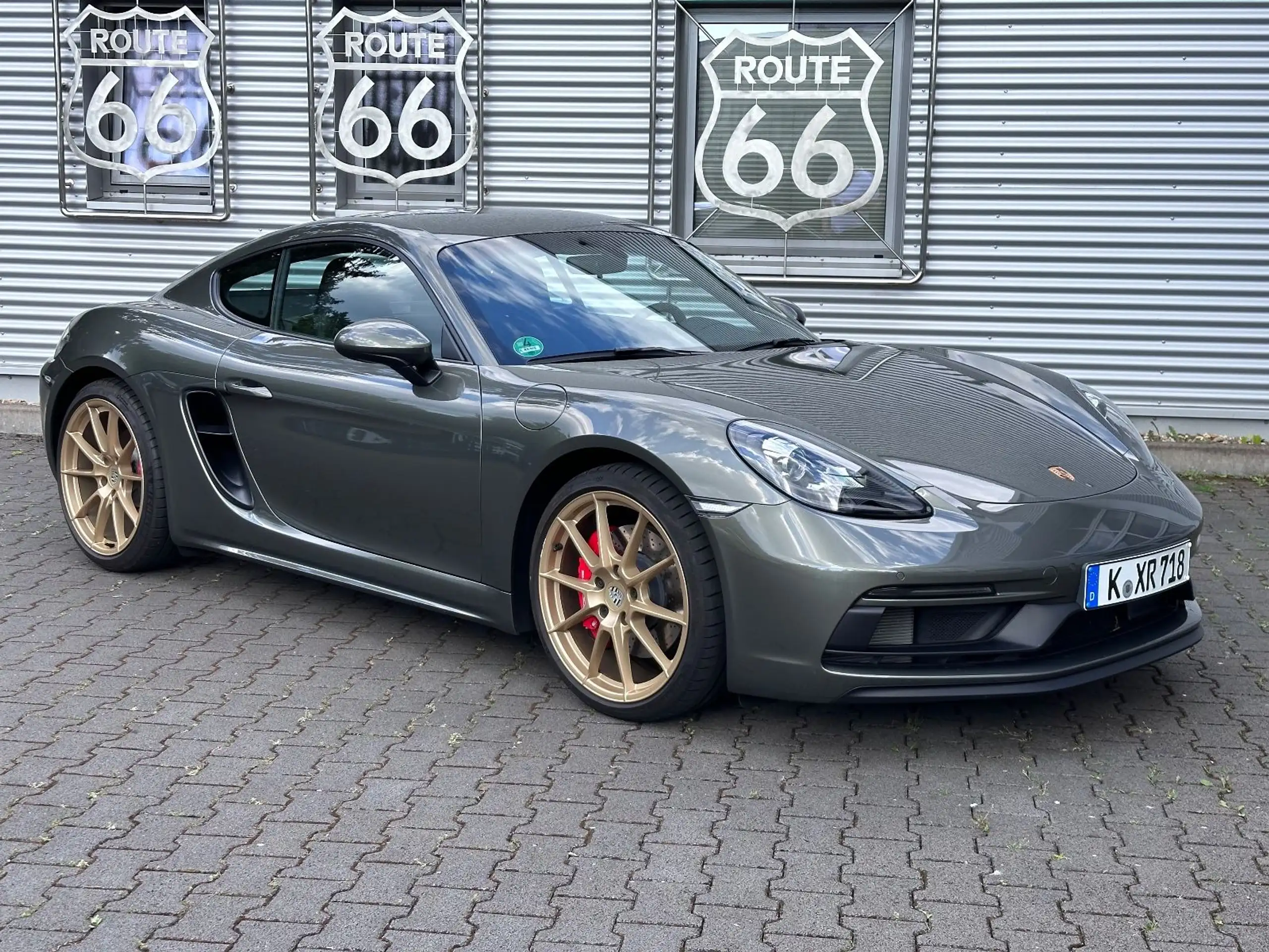 Porsche - Cayman