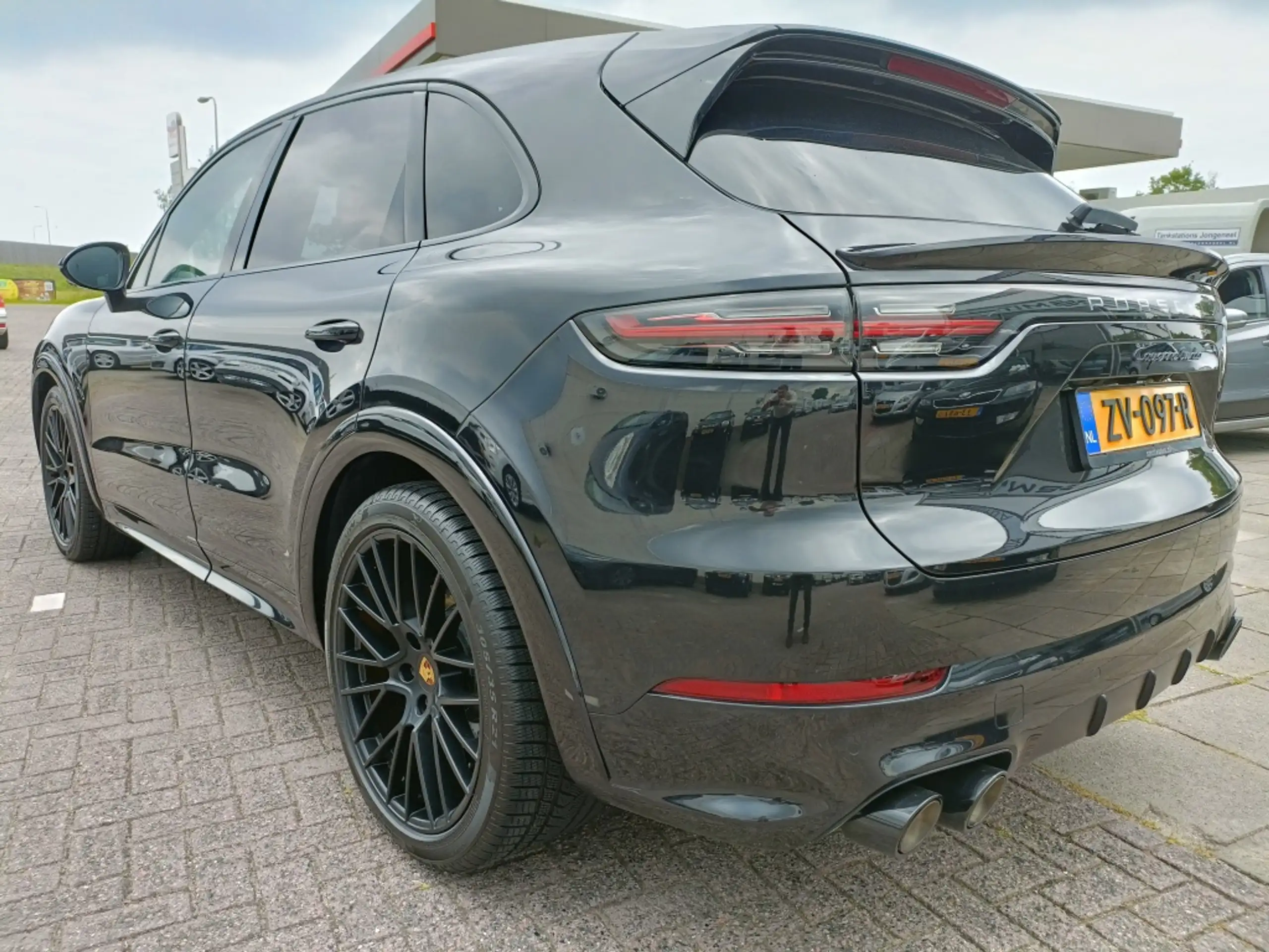 Porsche - Cayenne