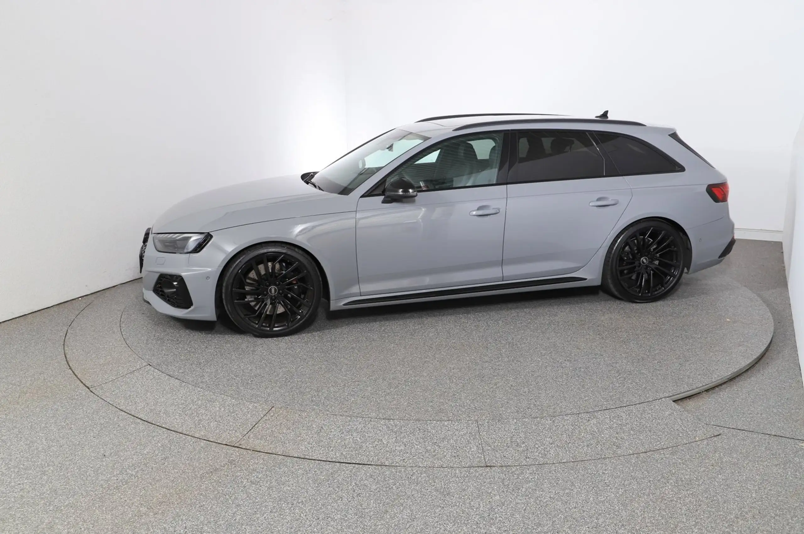 Audi - RS4