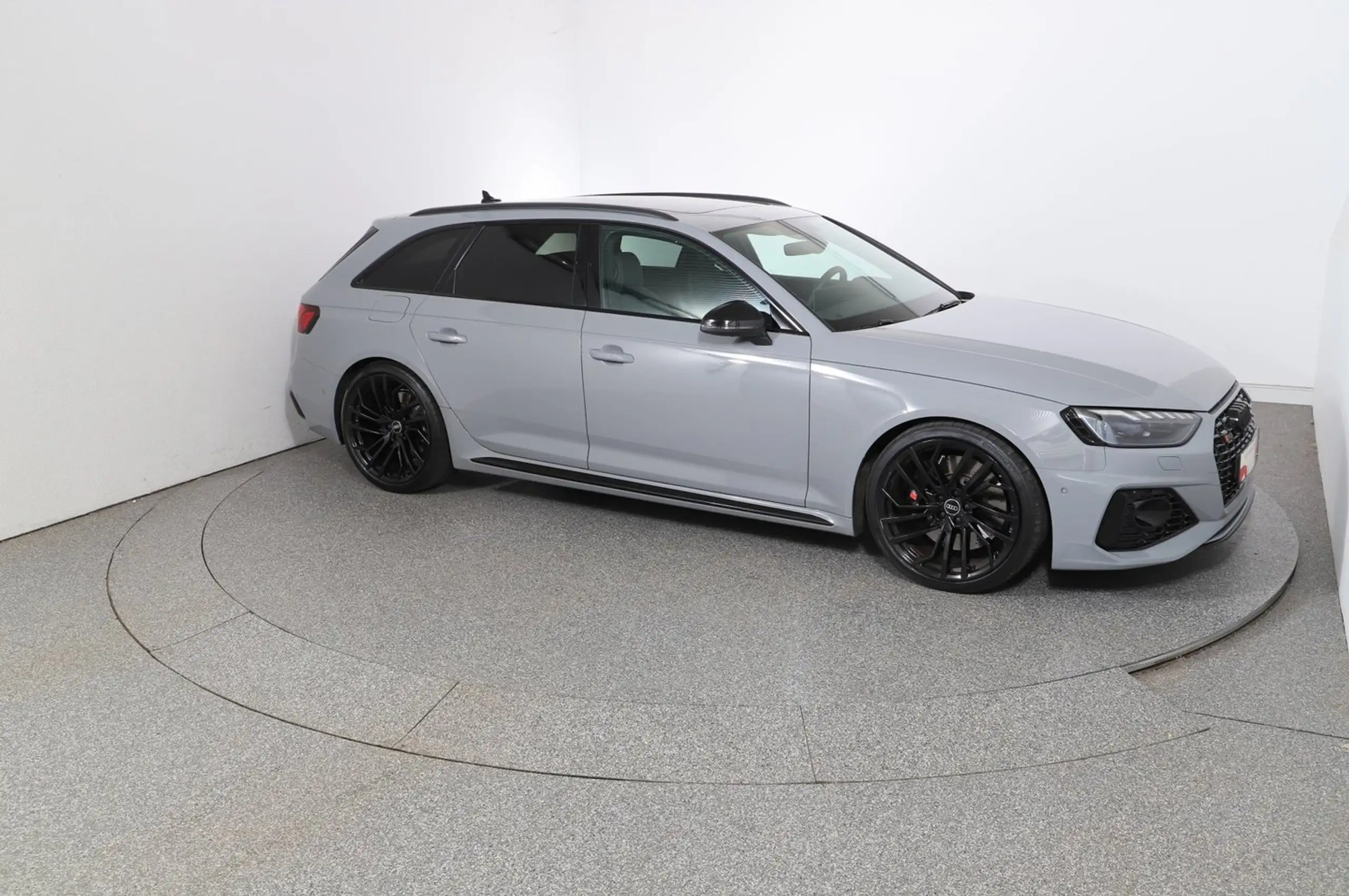 Audi - RS4