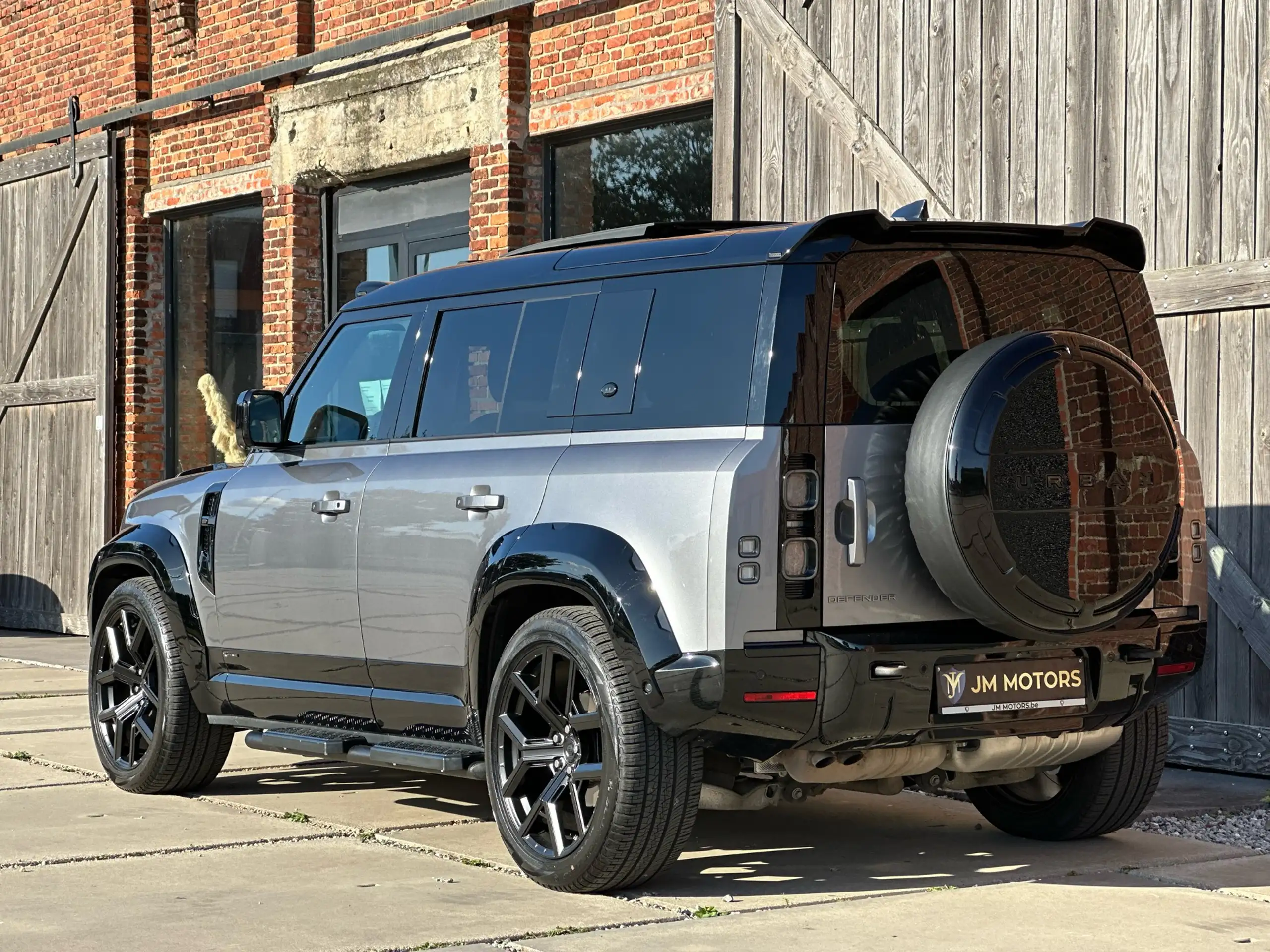 Land Rover - Defender