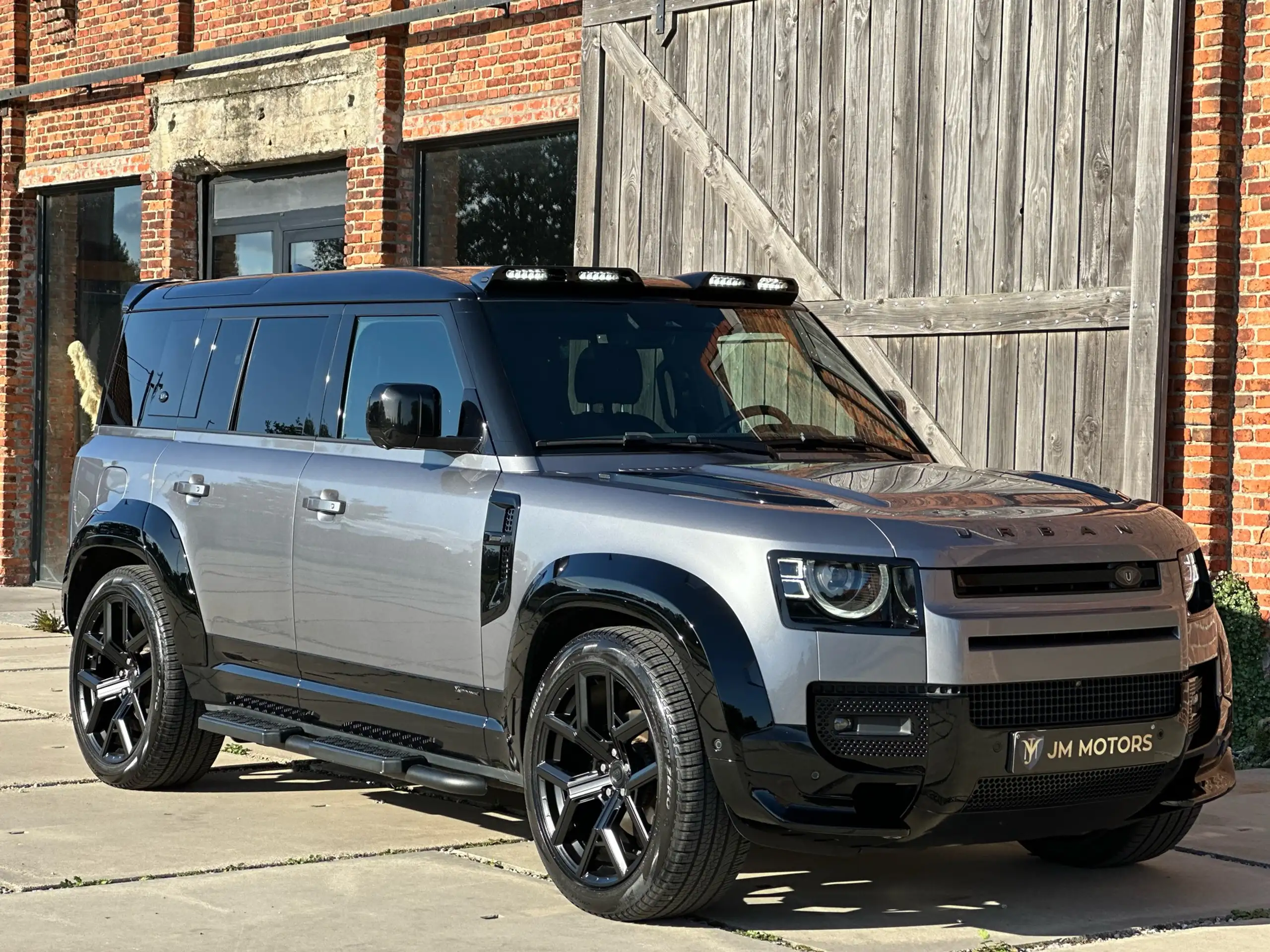 Land Rover - Defender