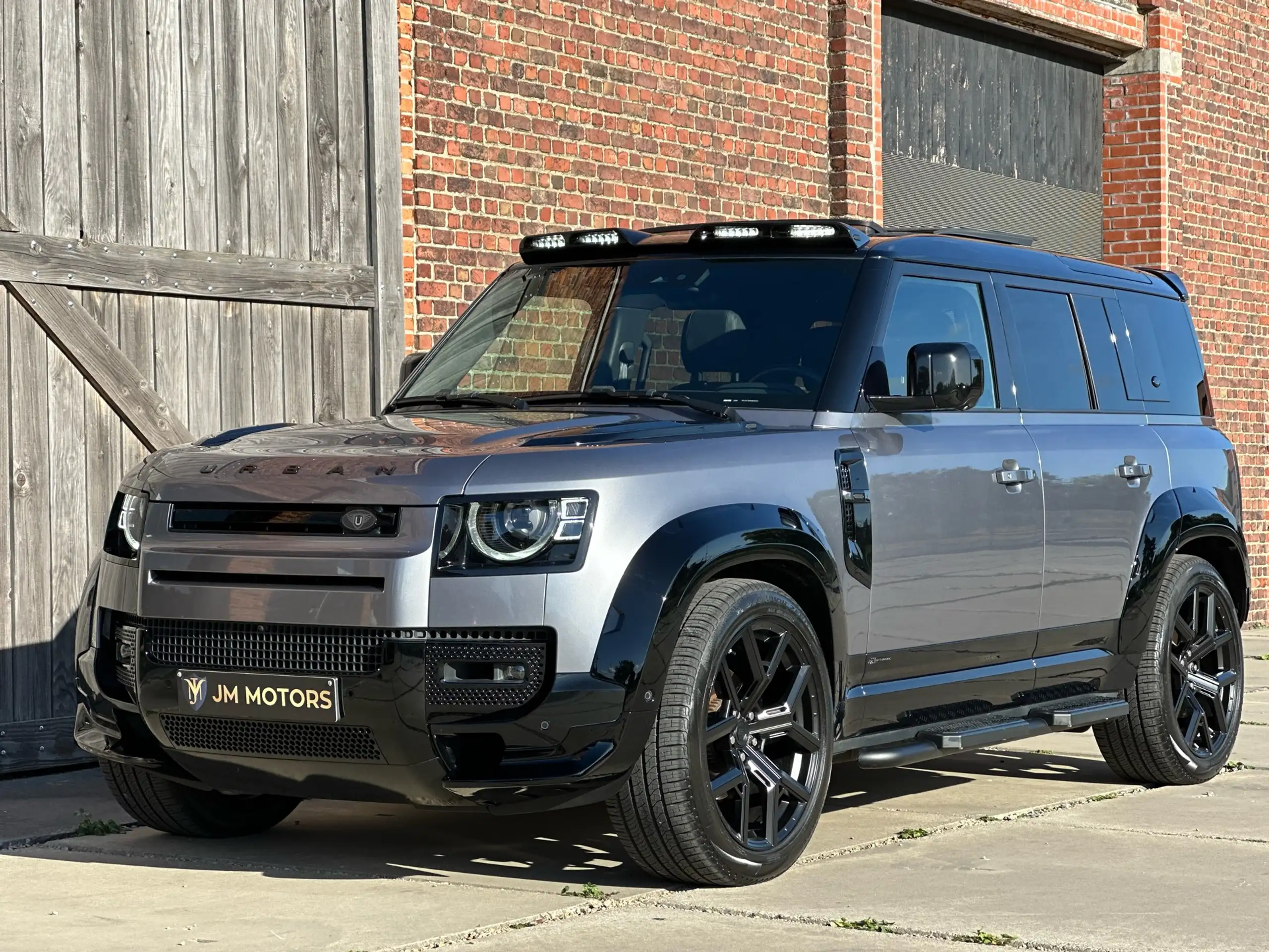 Land Rover Defender 2021