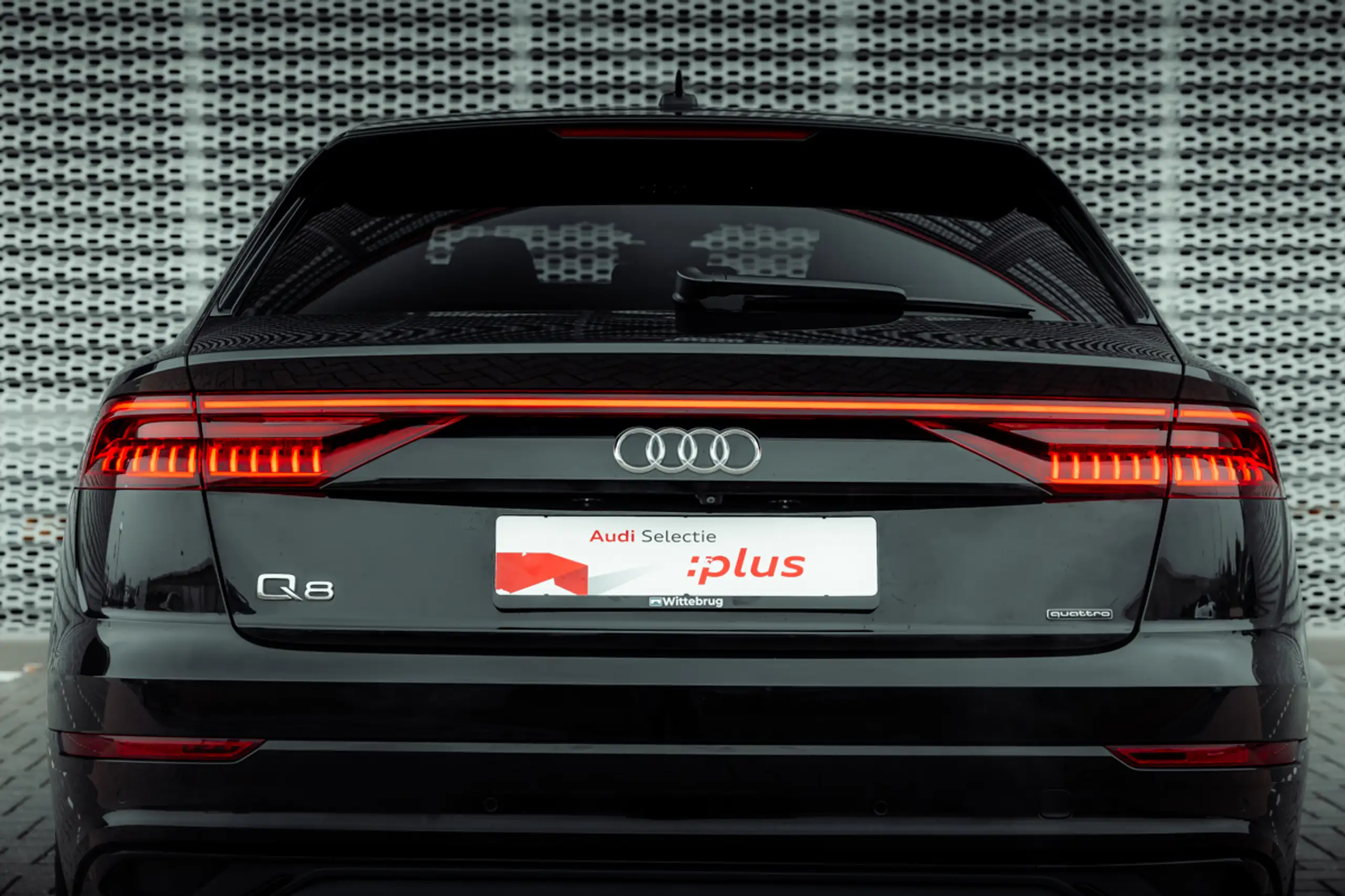 Audi - Q8