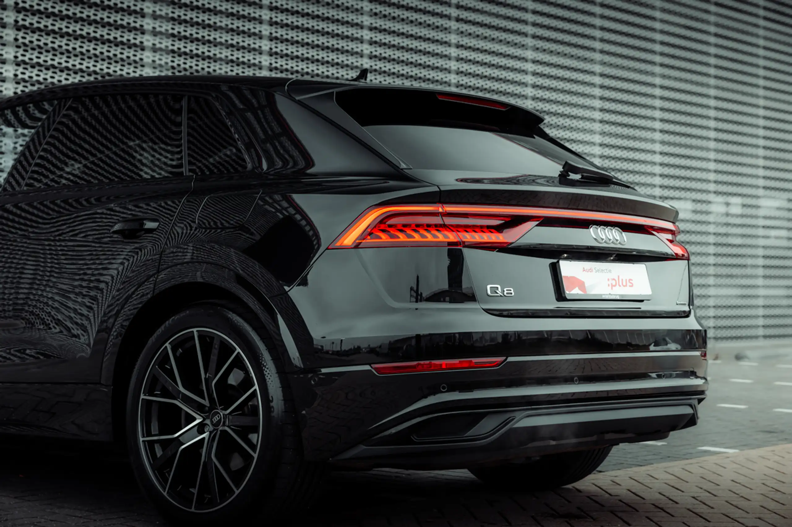 Audi - Q8