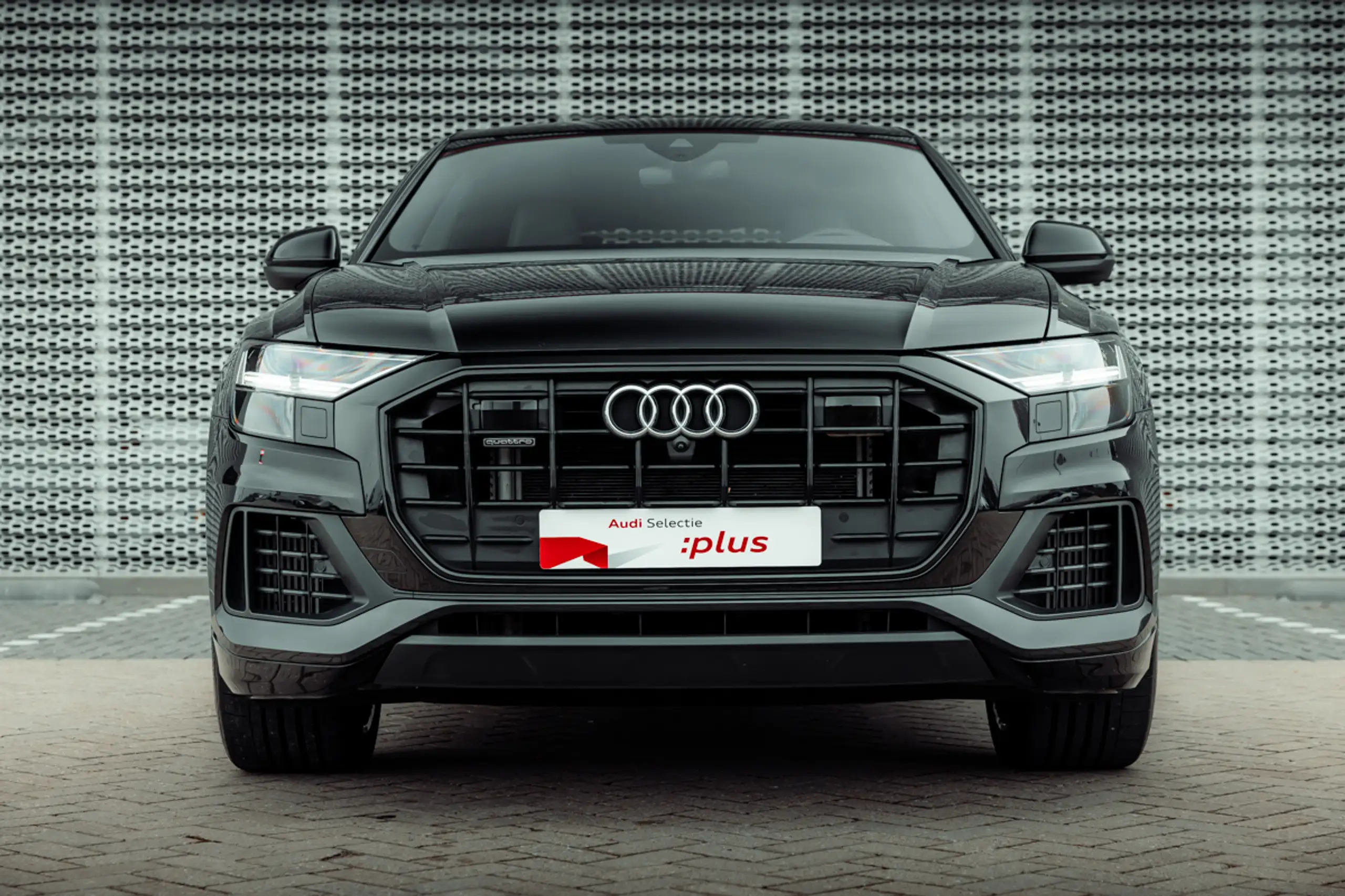 Audi - Q8