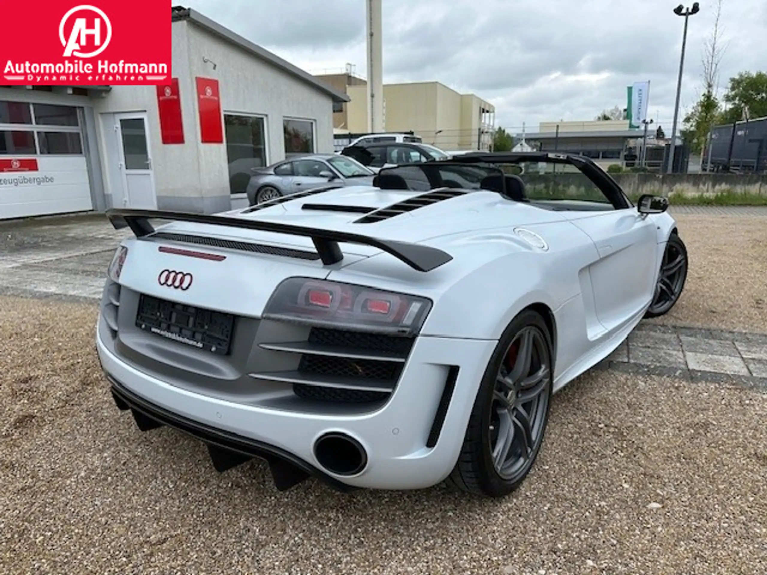 Audi - R8