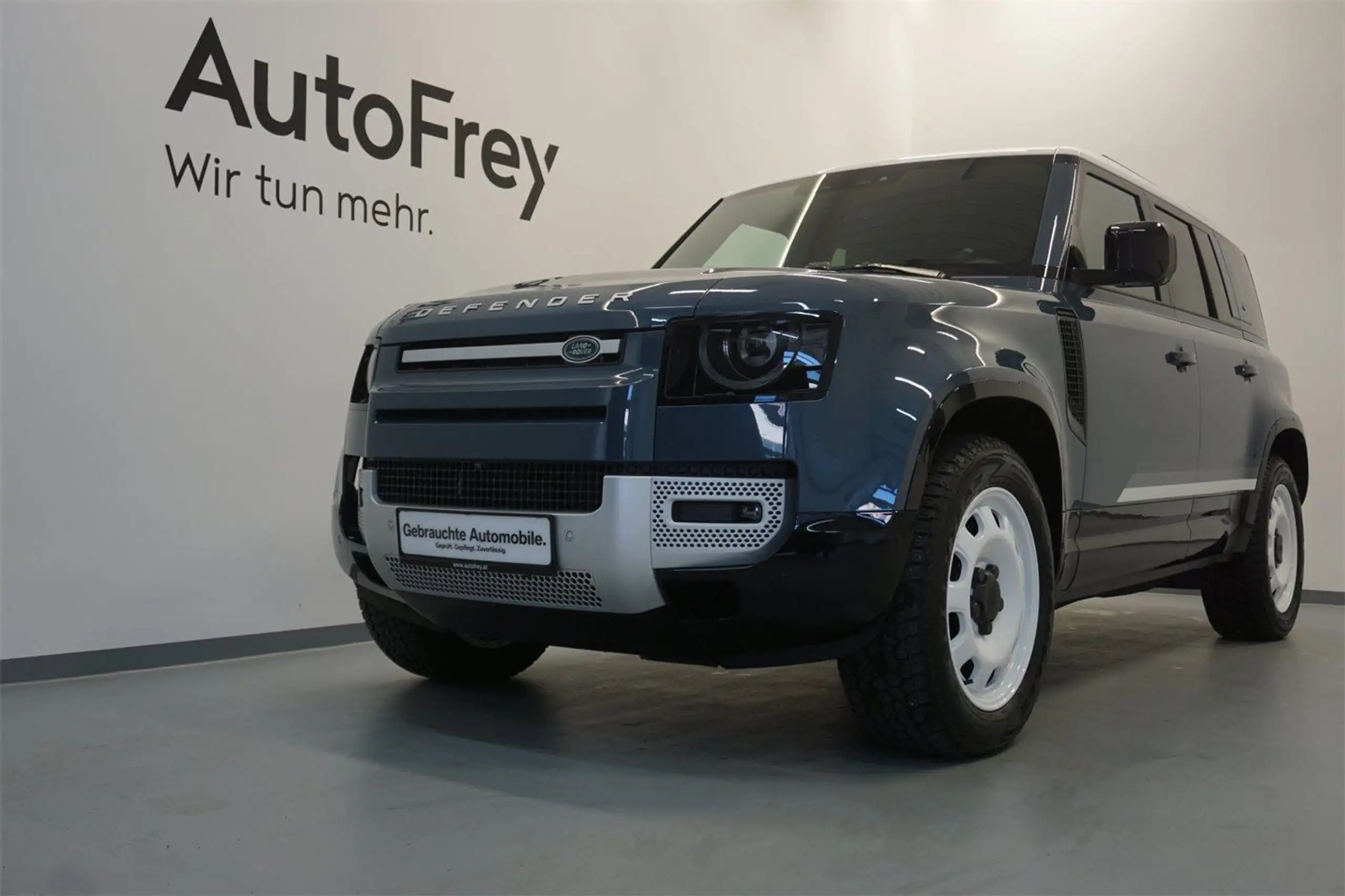 Land Rover Defender 2023