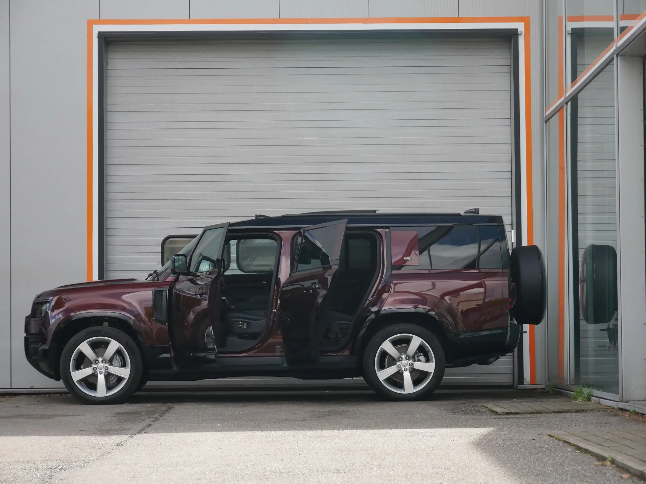 Land Rover - Defender