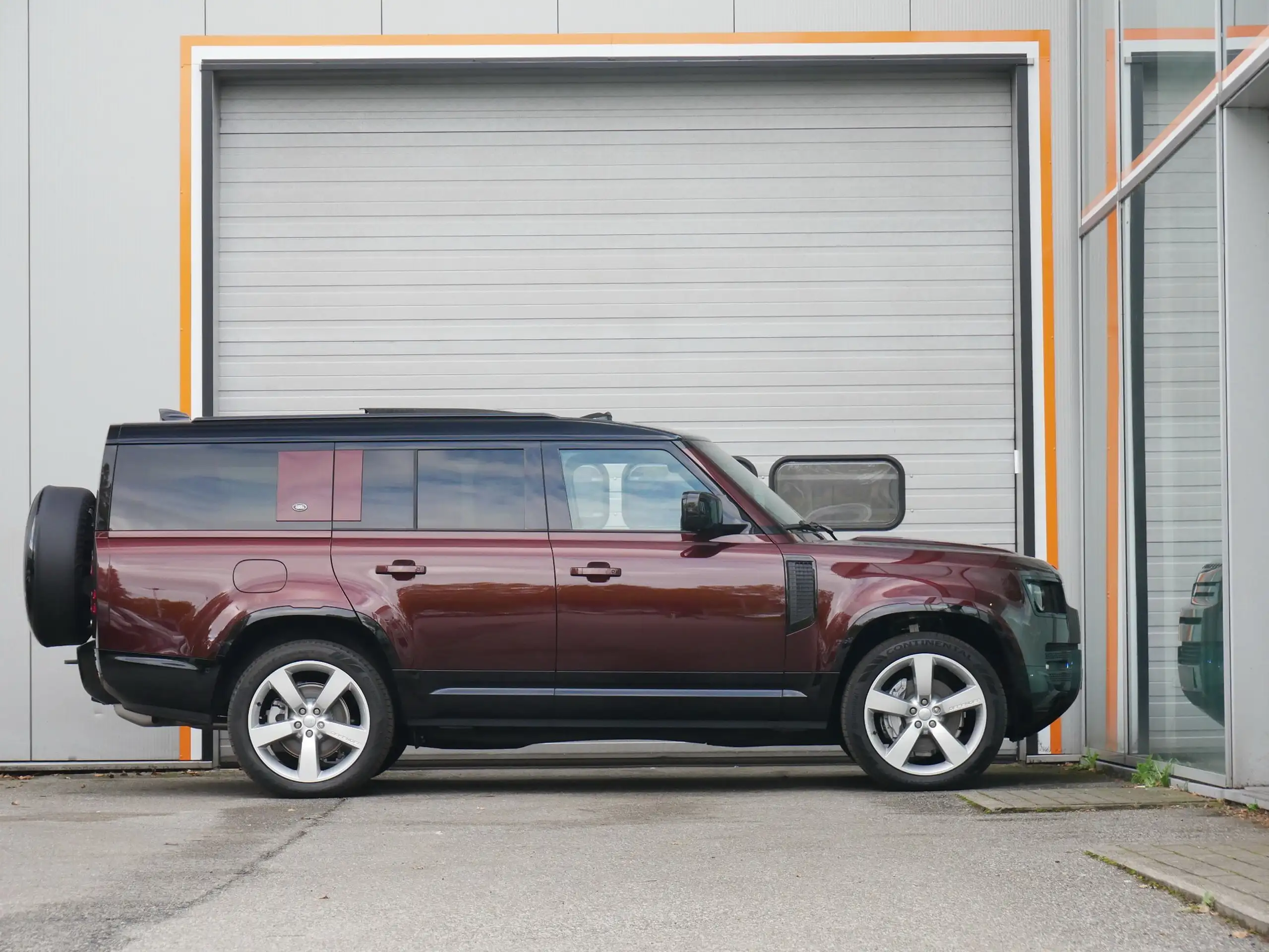 Land Rover - Defender