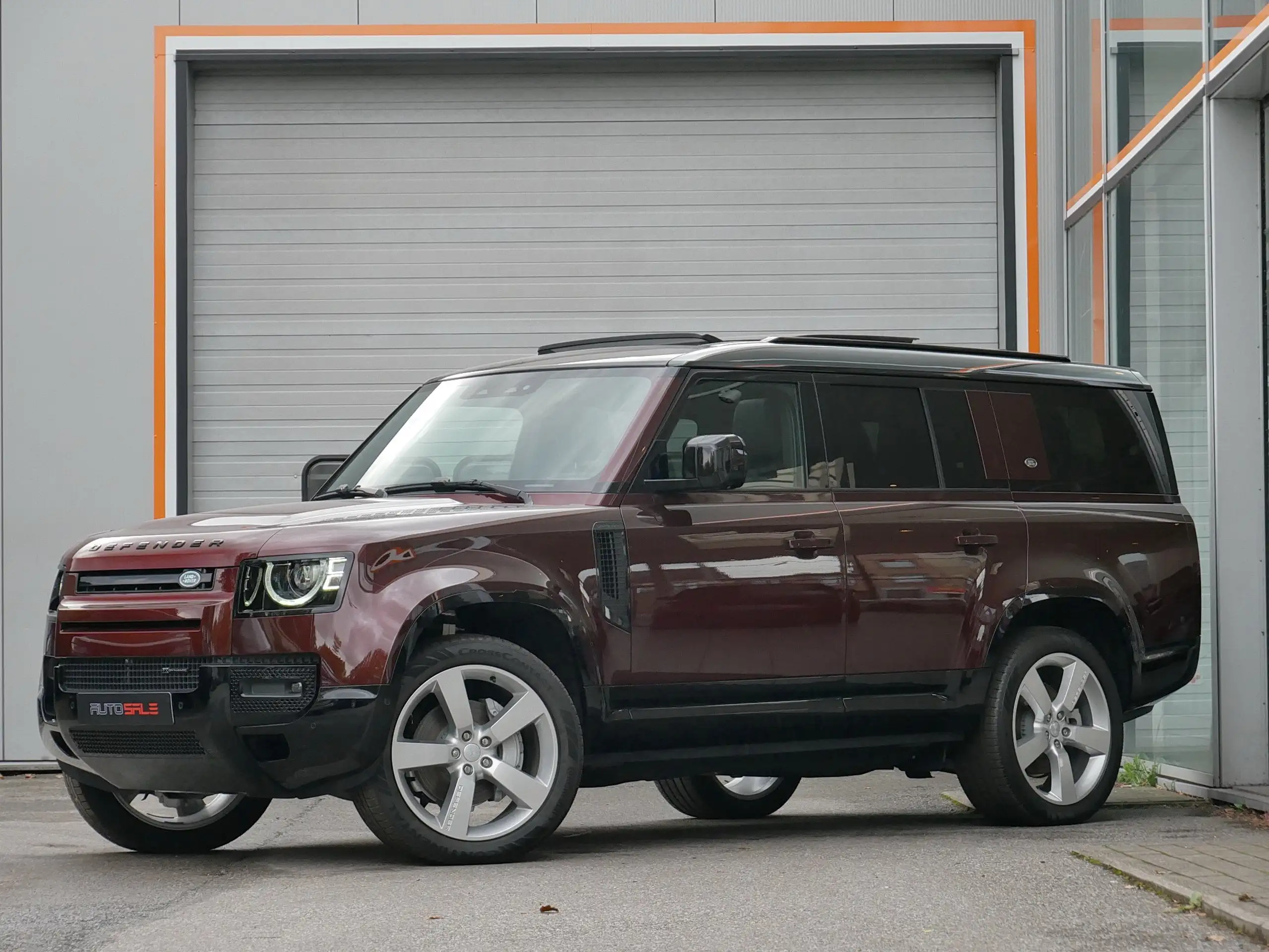 Land Rover - Defender