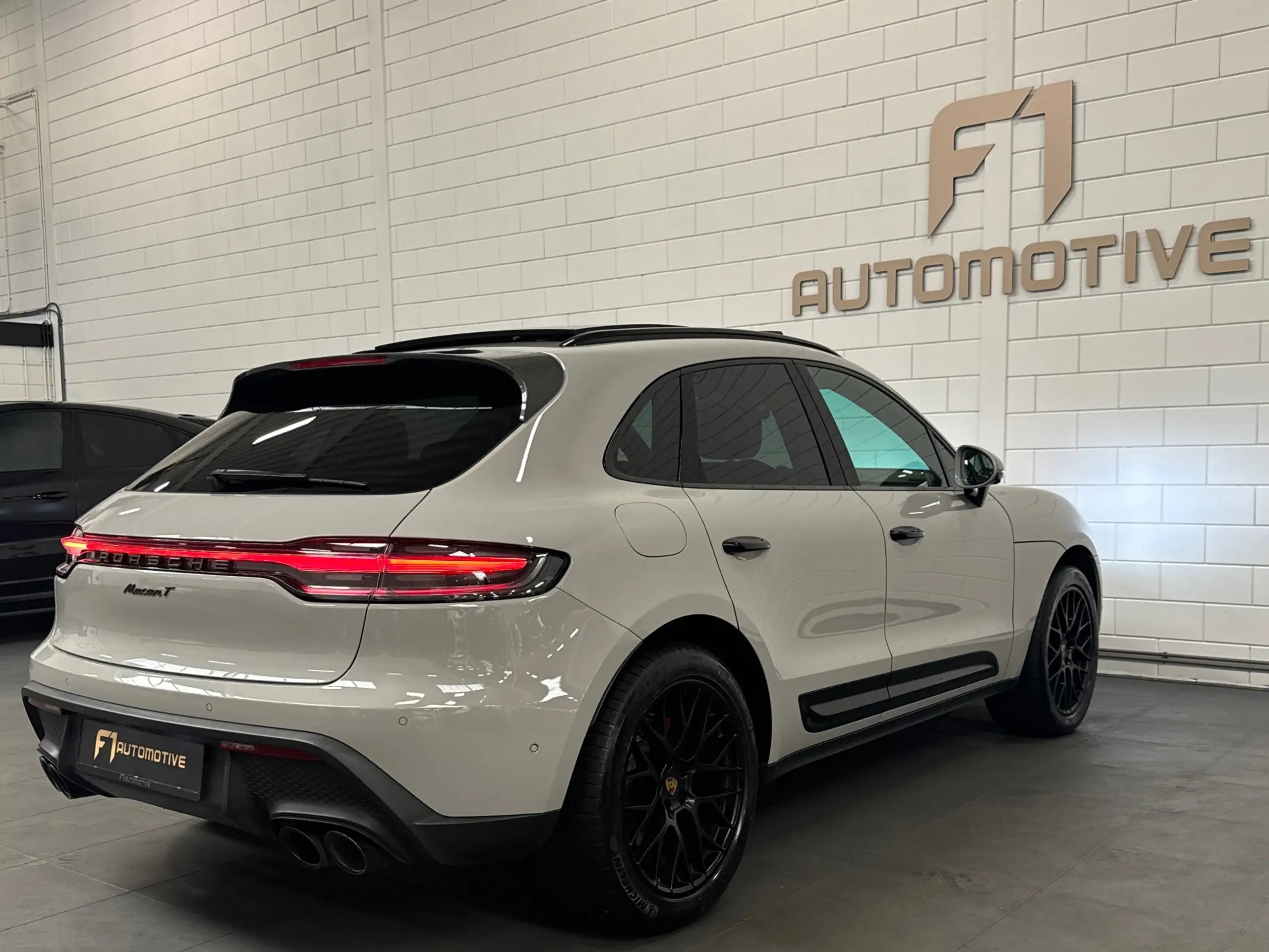 Porsche - Macan