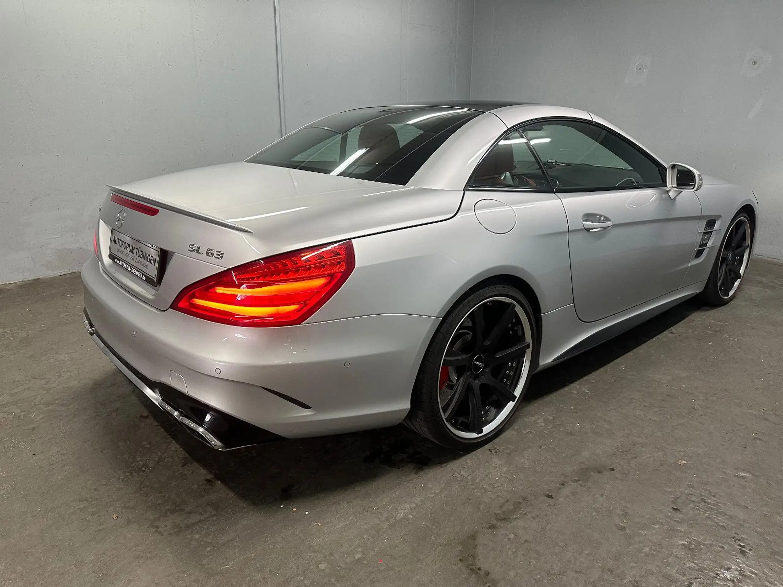 Mercedes-Benz - SL 63 AMG