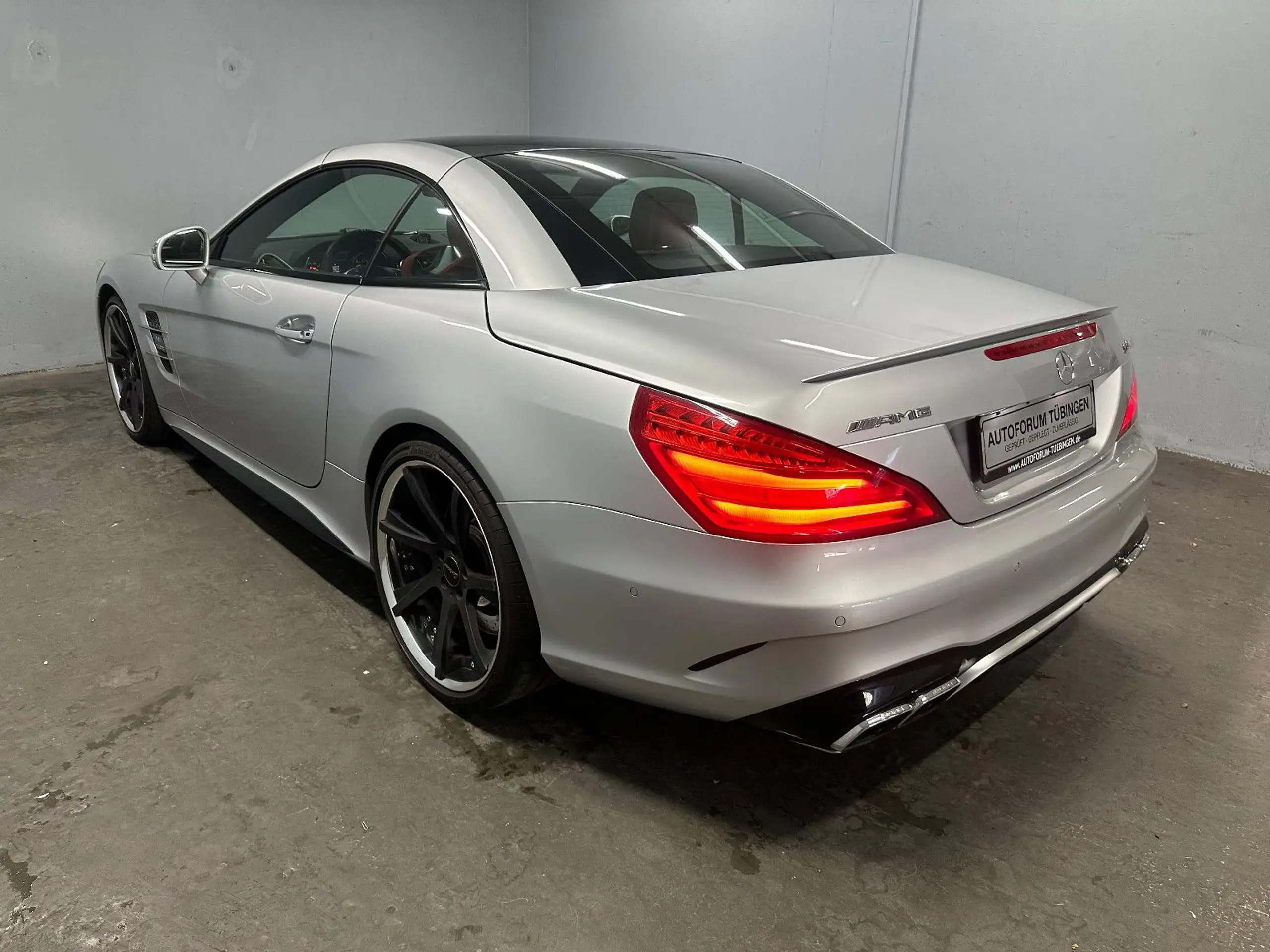 Mercedes-Benz - SL 63 AMG