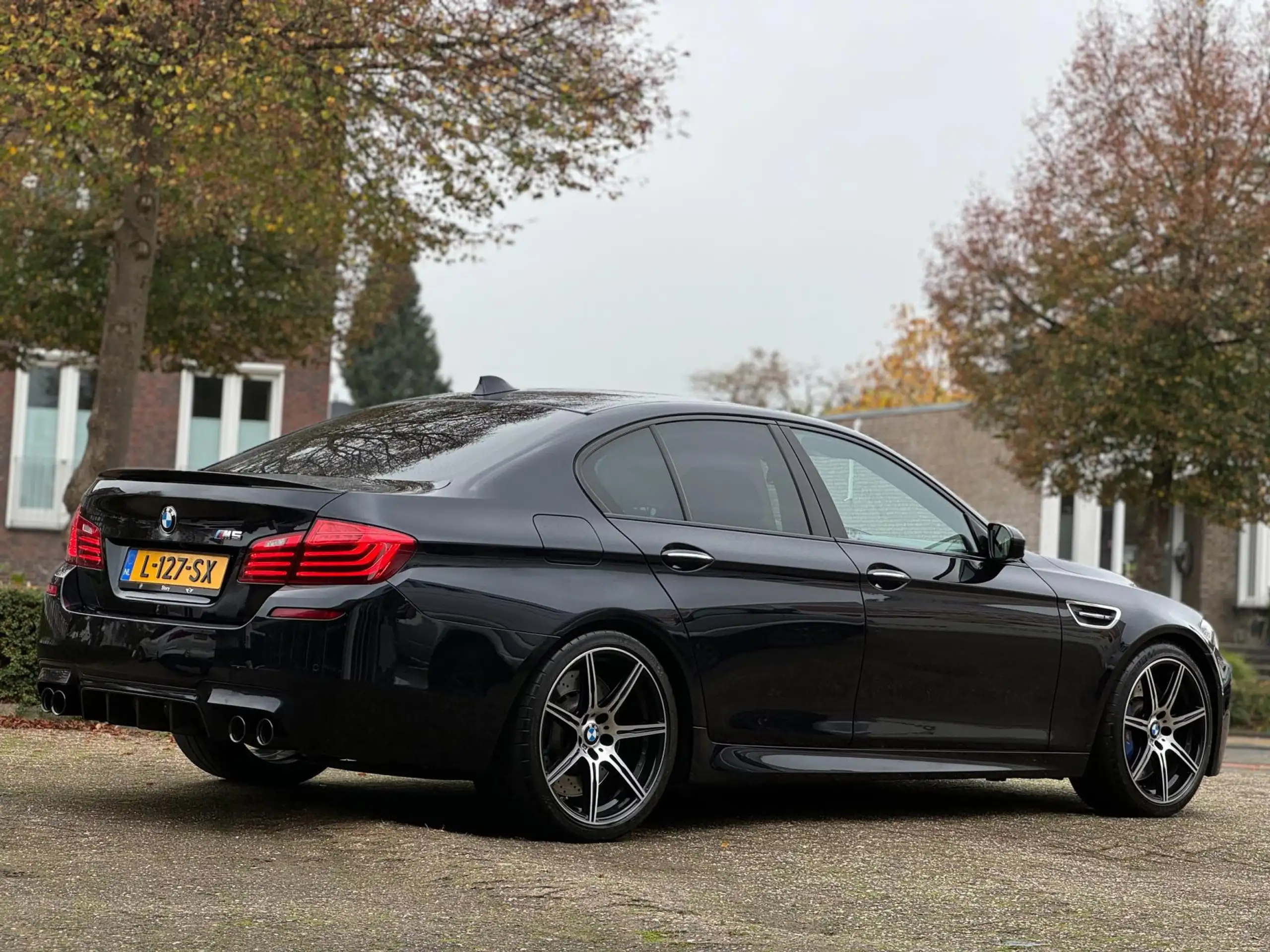 BMW - M5