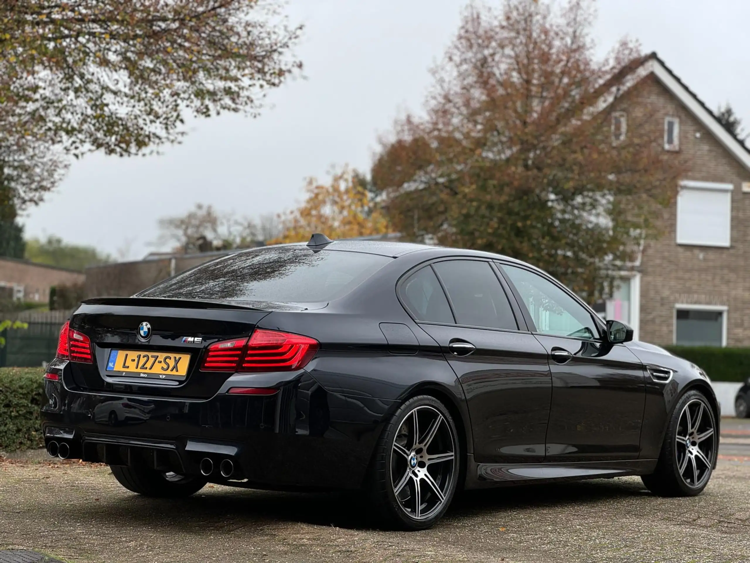 BMW - M5