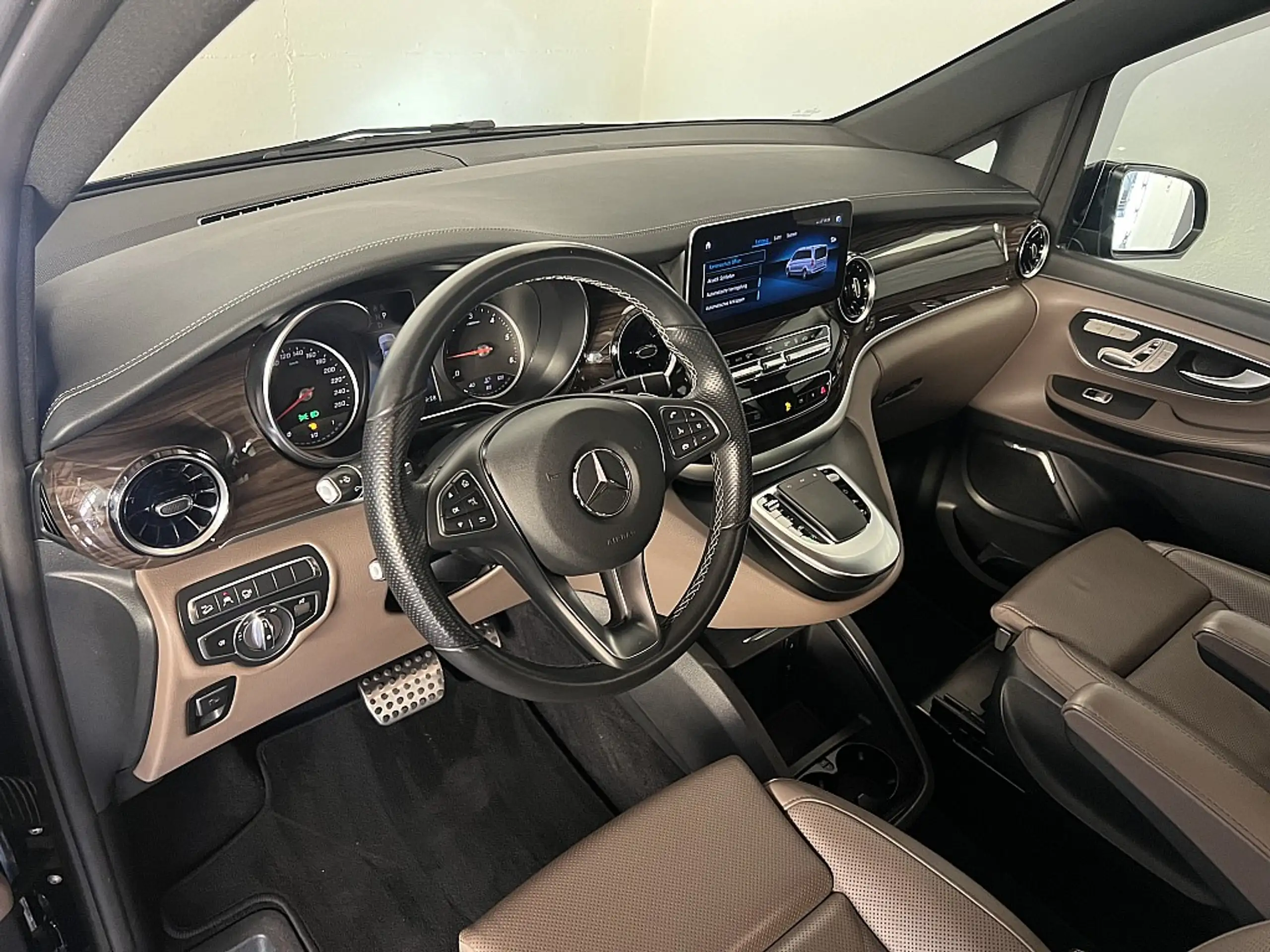 Mercedes-Benz - V 300