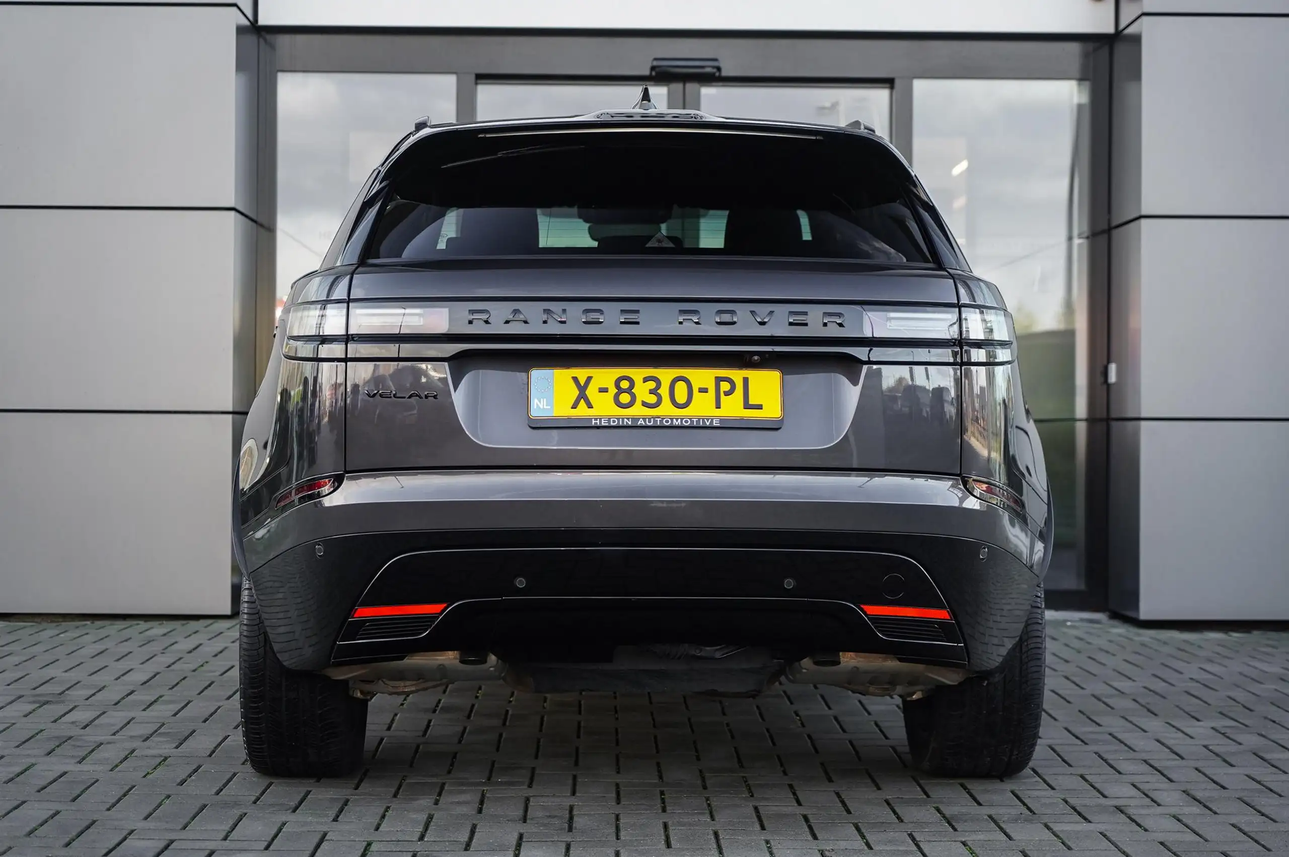 Land Rover - Range Rover Velar