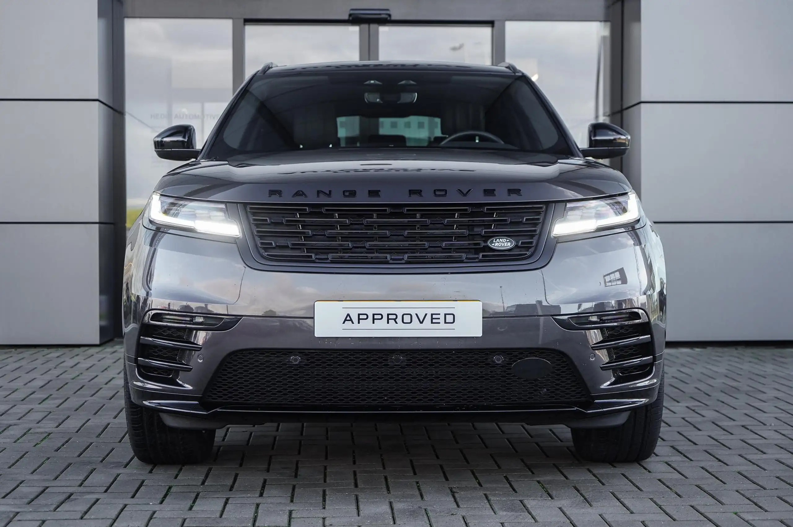 Land Rover - Range Rover Velar