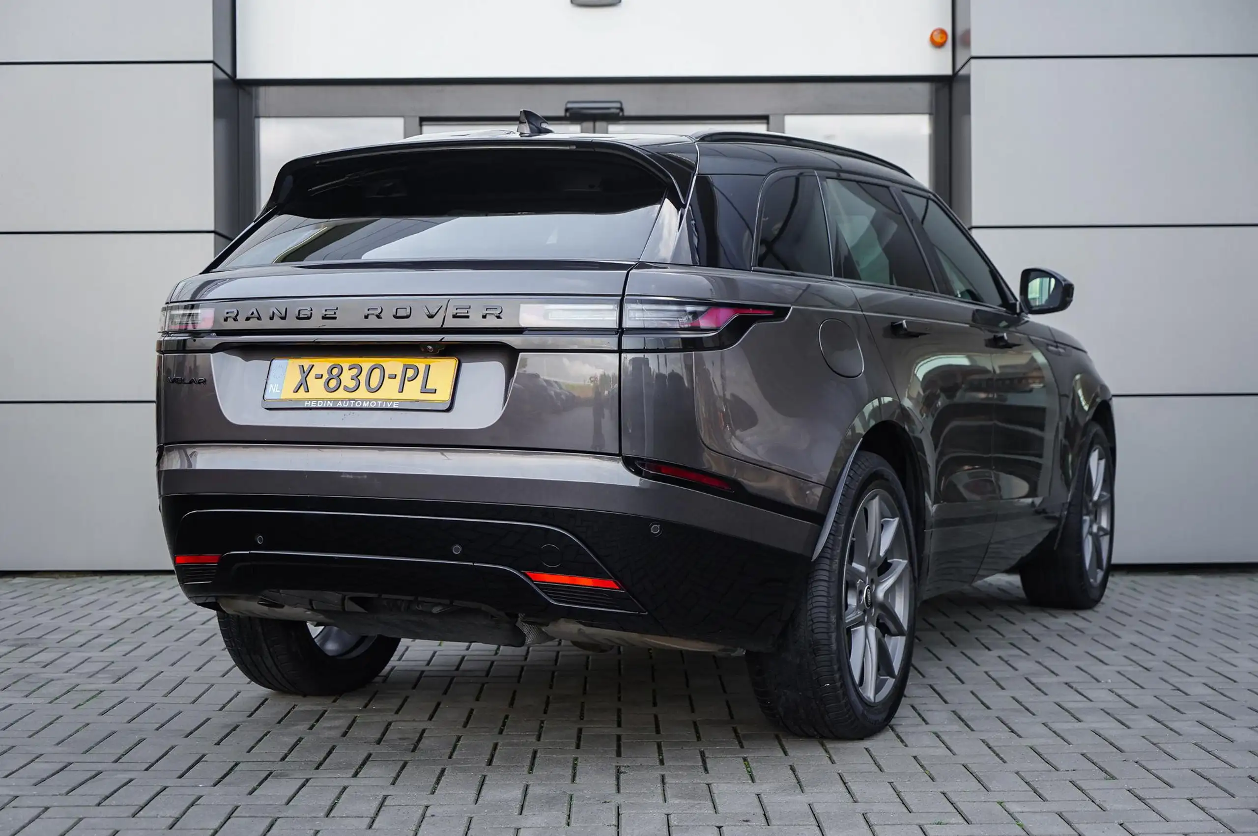 Land Rover - Range Rover Velar