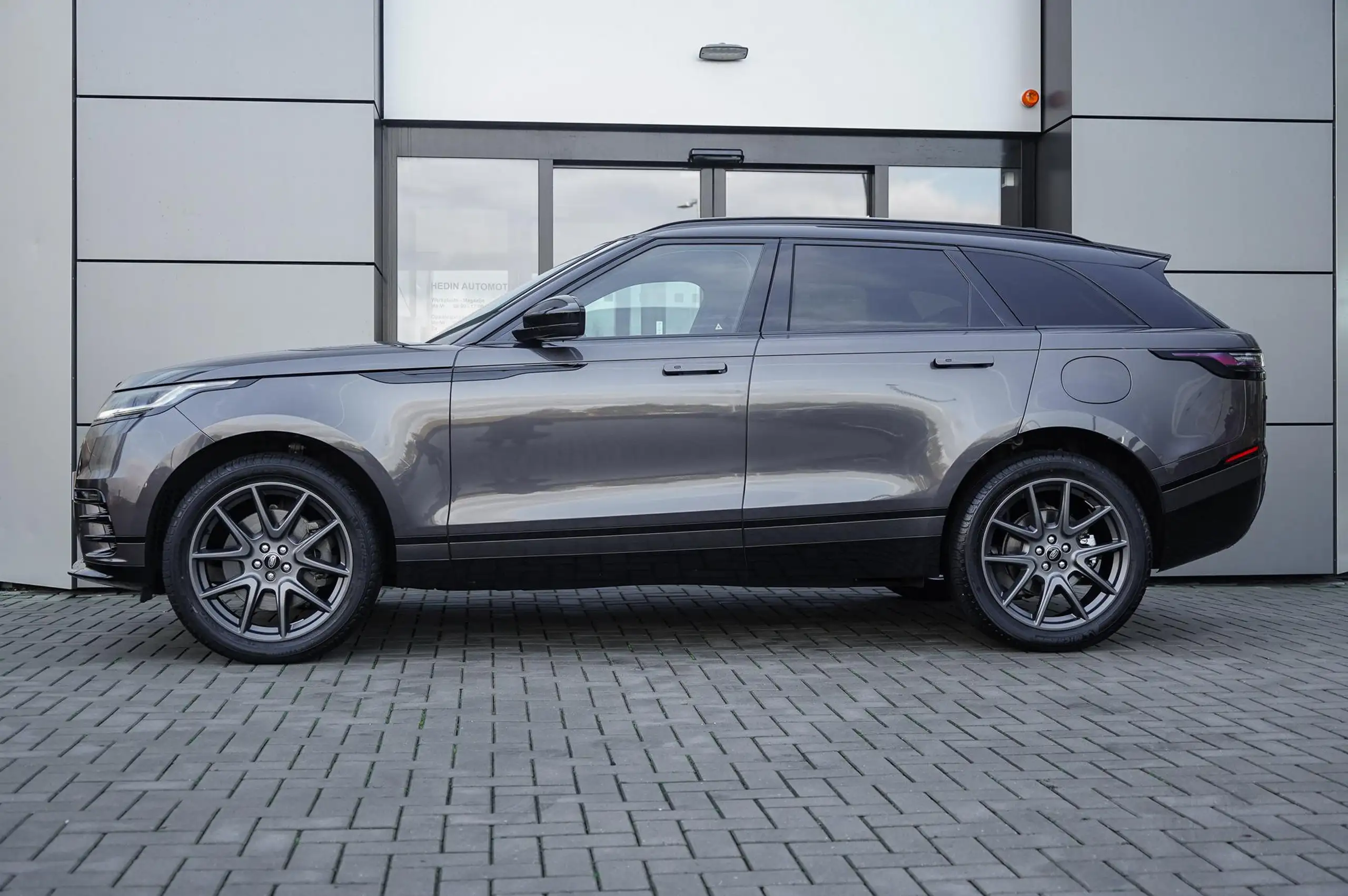 Land Rover - Range Rover Velar