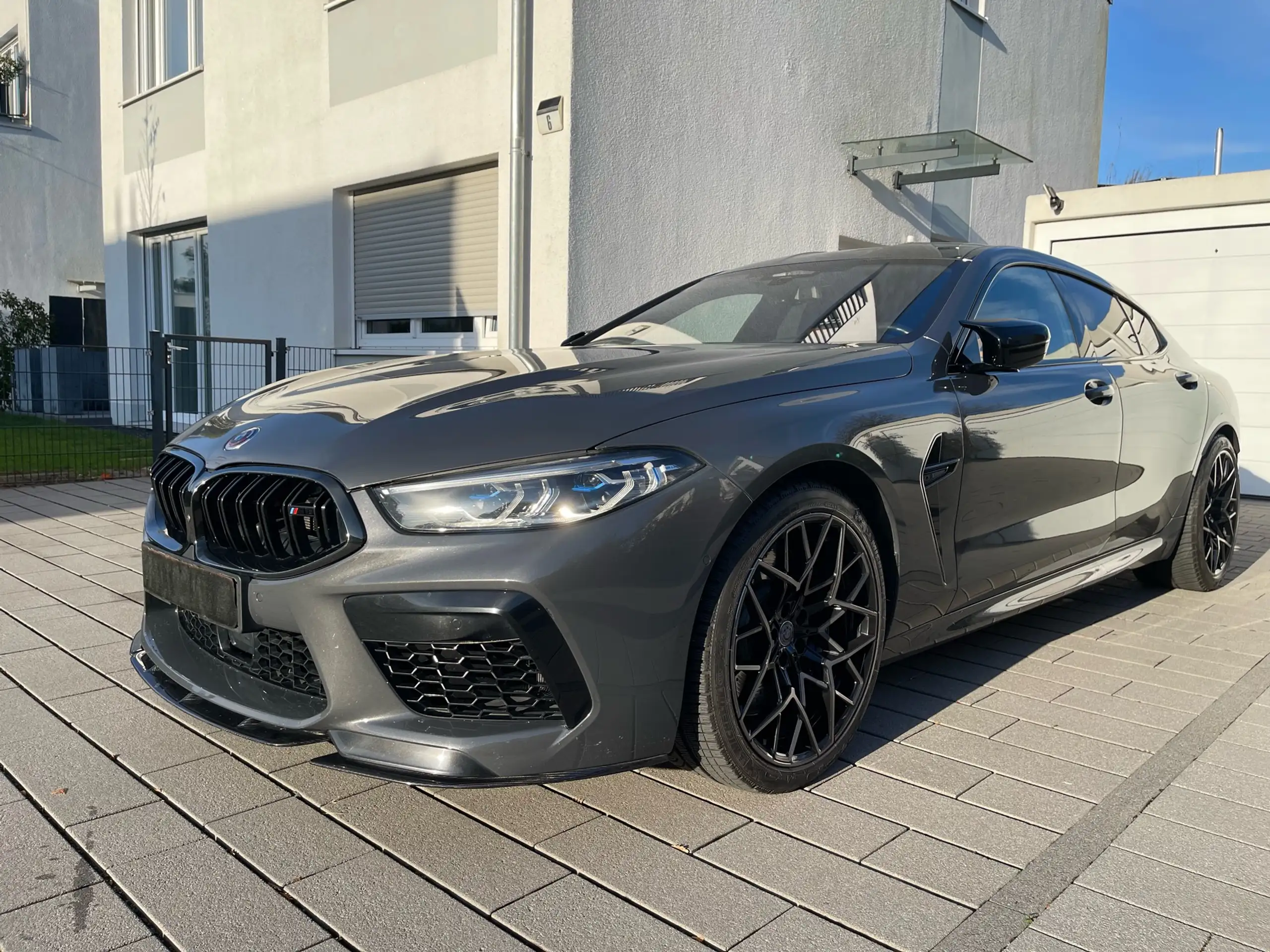 BMW - M8