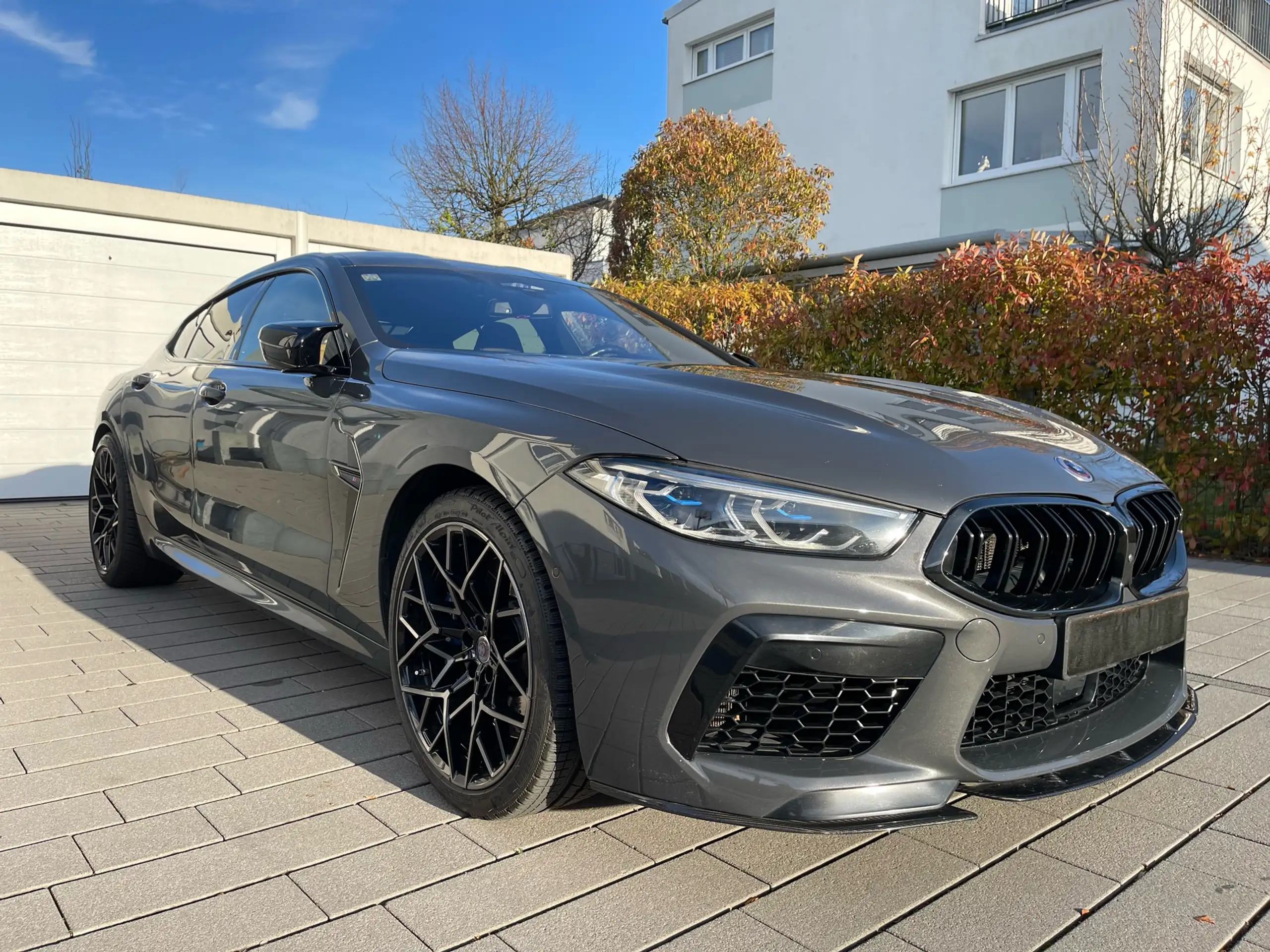 BMW - M8