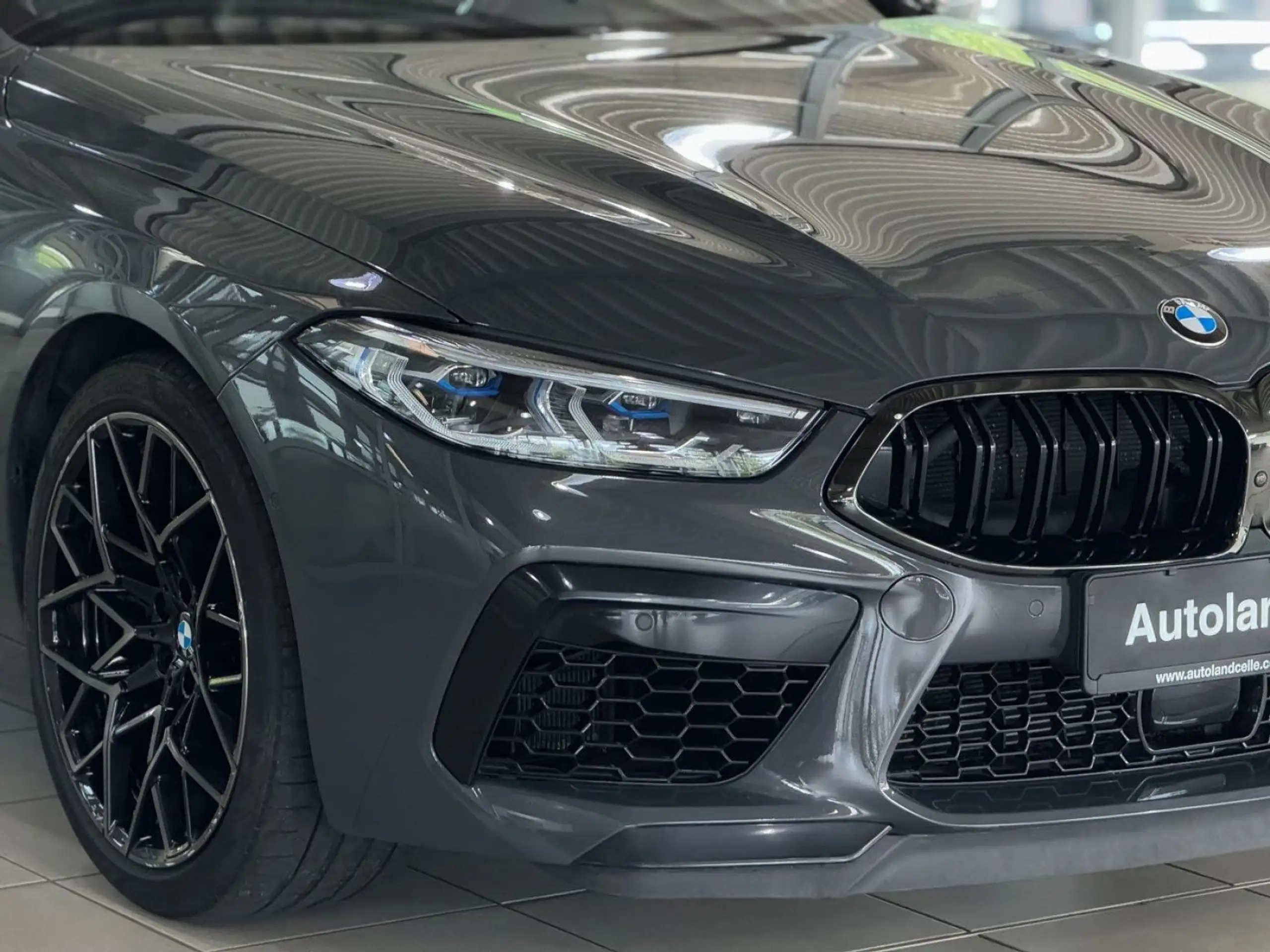 BMW - M8