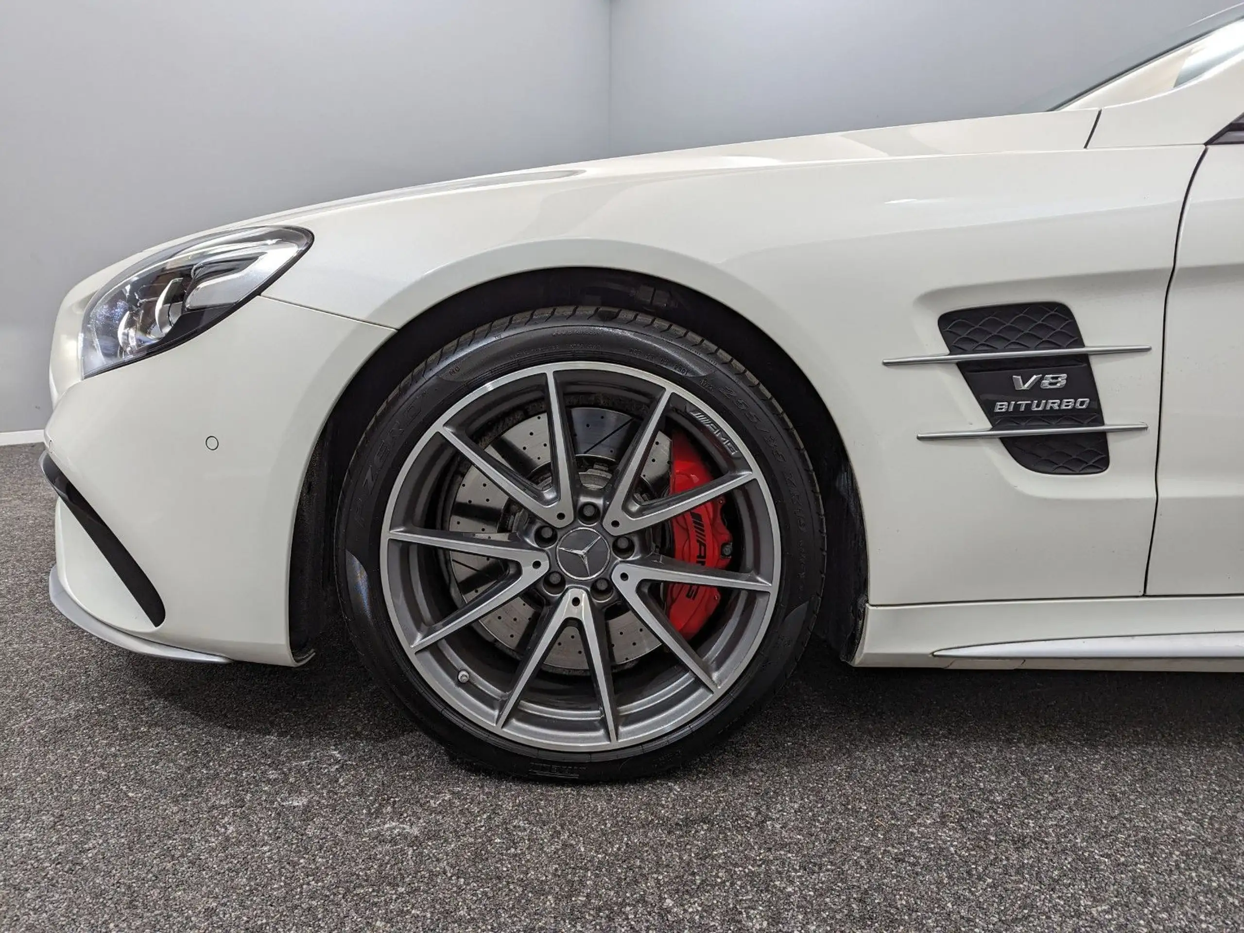 Mercedes-Benz - SL 63 AMG