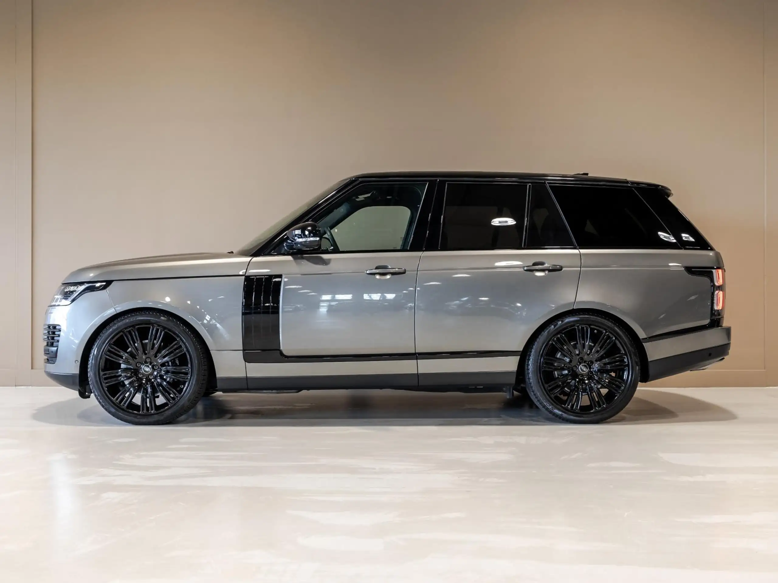 Land Rover - Range Rover