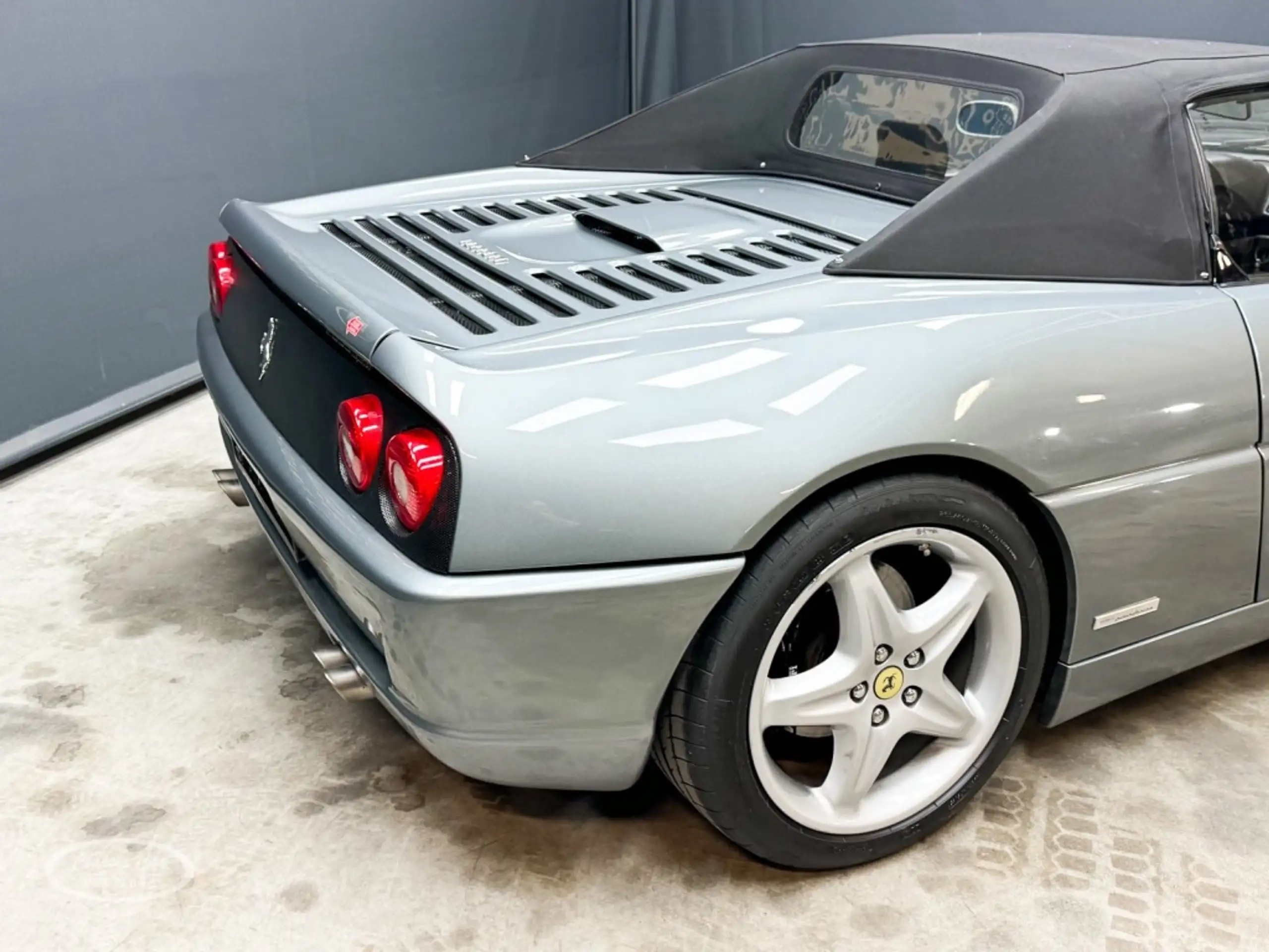 Ferrari - F355