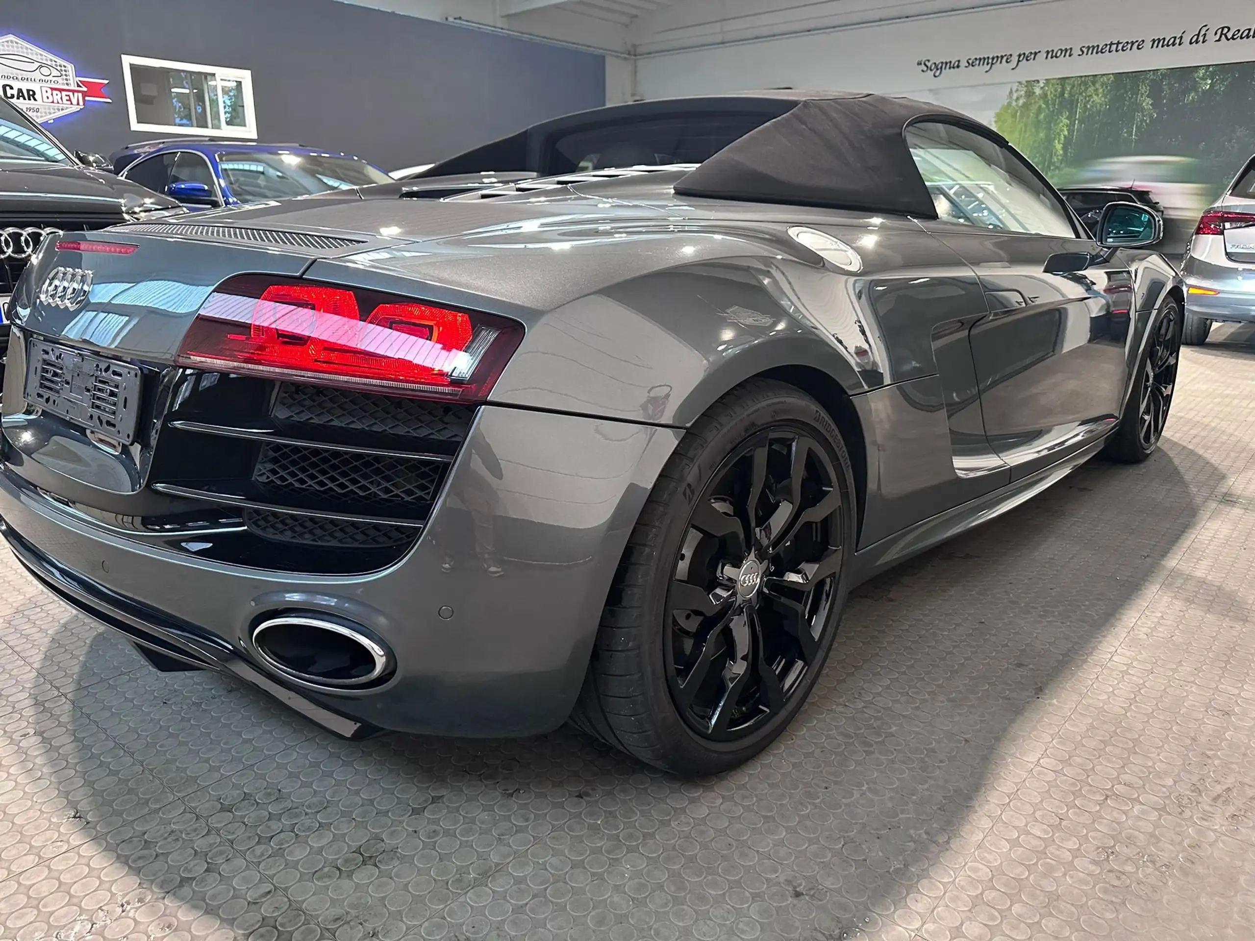 Audi - R8