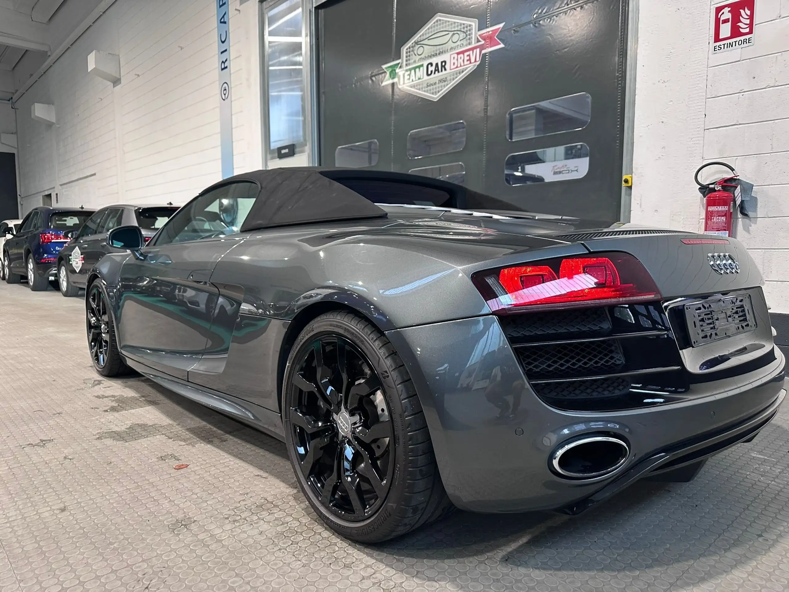 Audi - R8