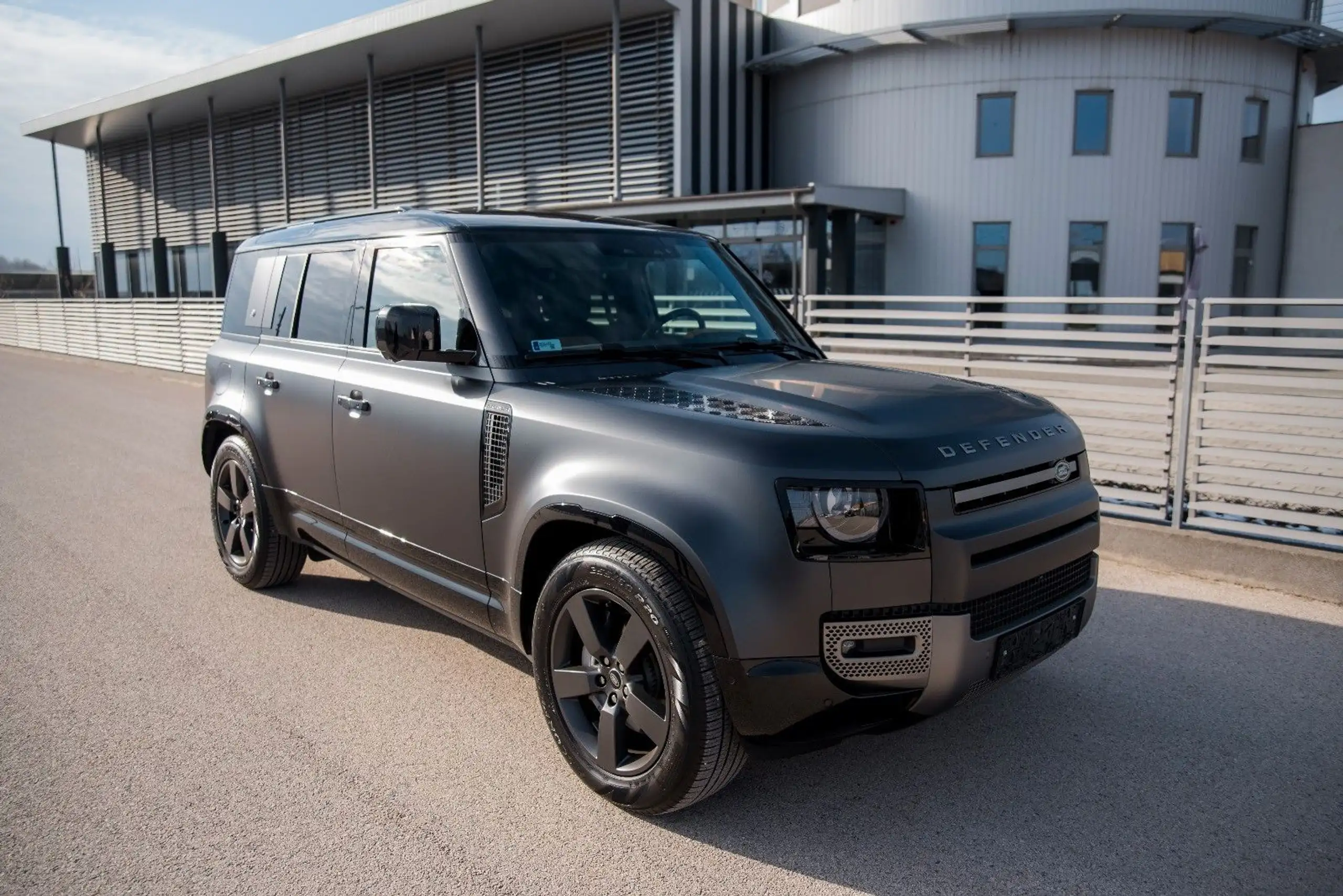 Land Rover - Defender