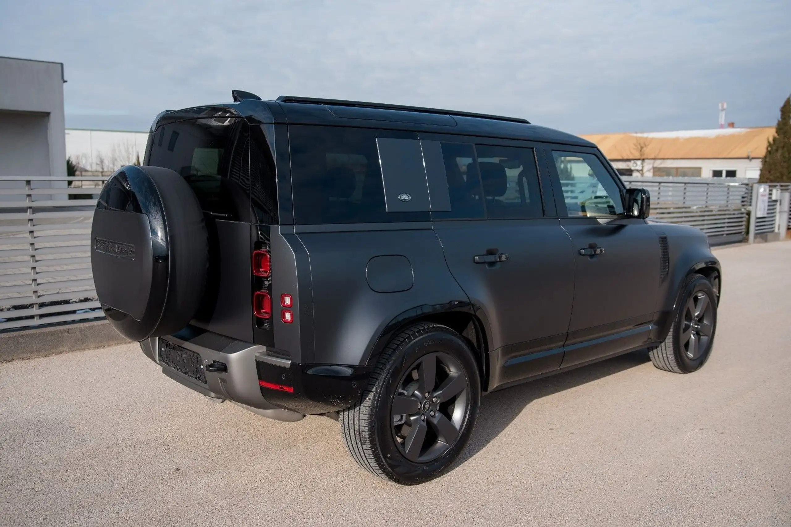 Land Rover - Defender