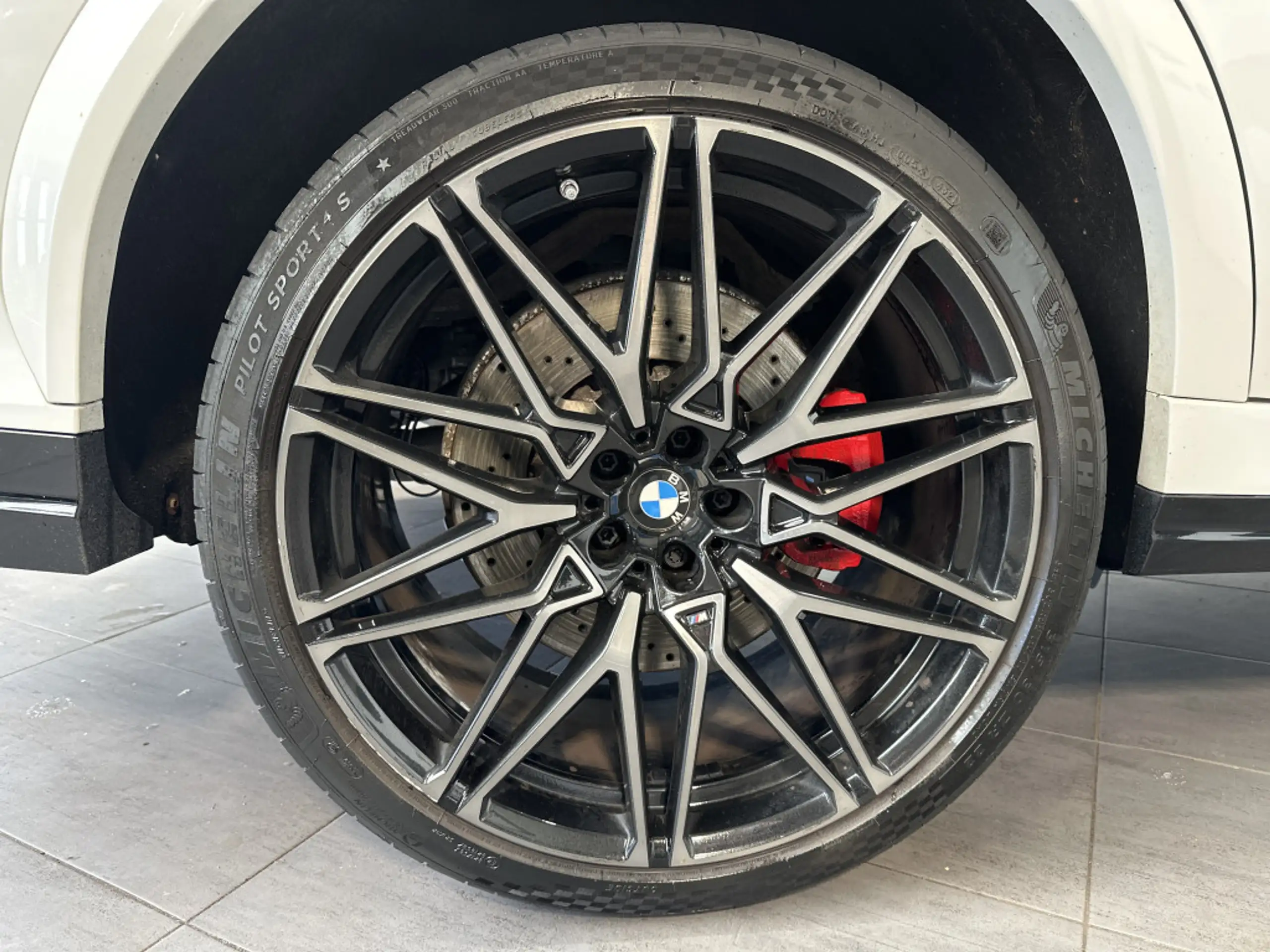 BMW - X6 M