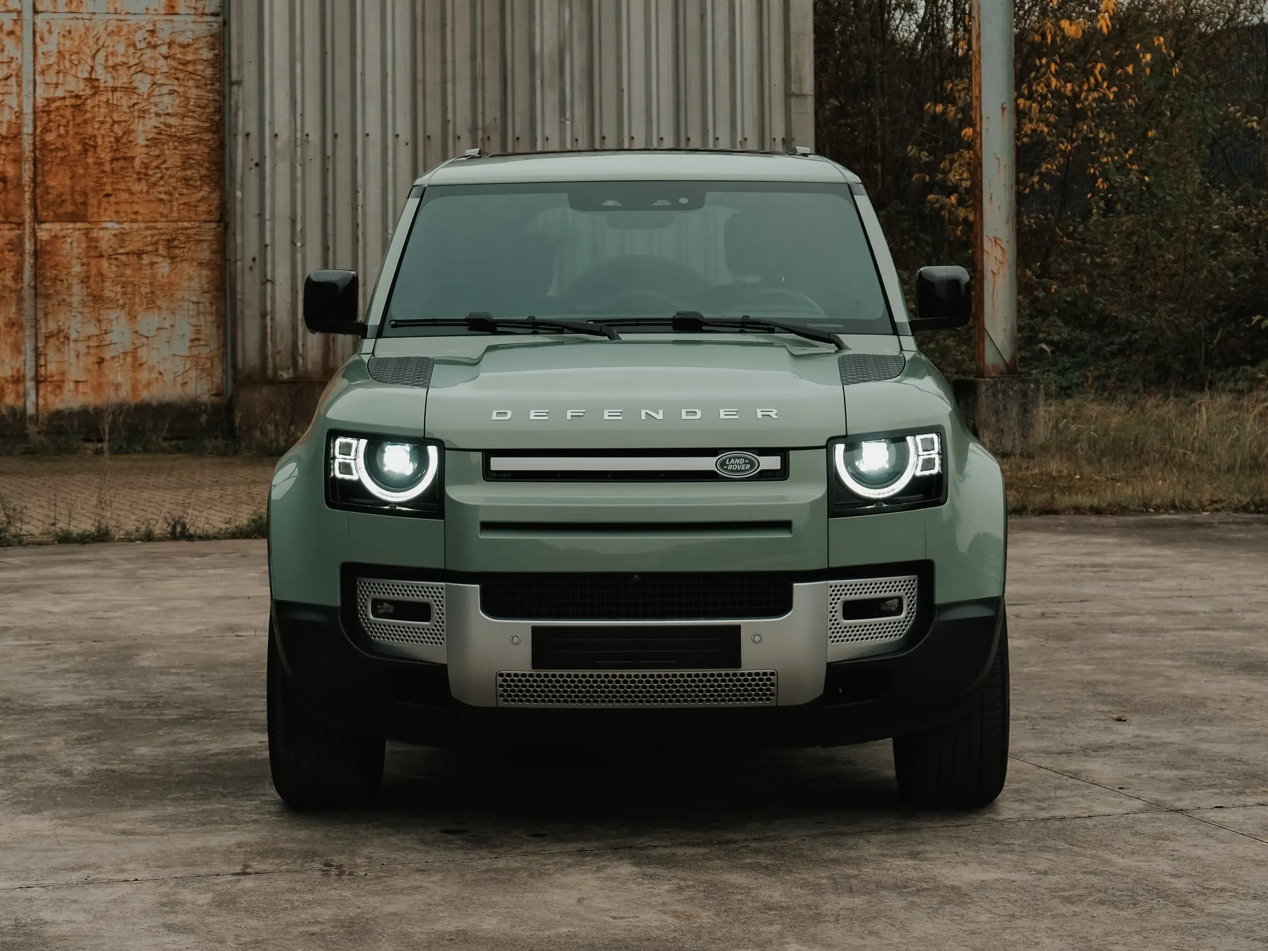 Land Rover - Defender