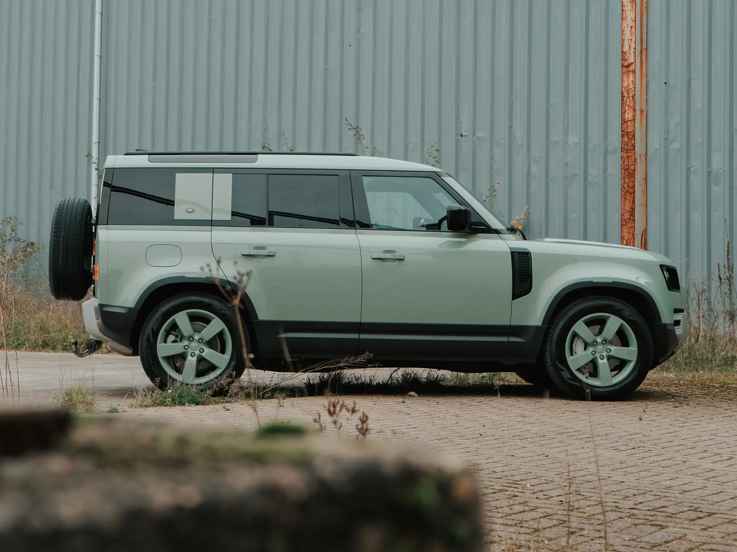 Land Rover - Defender