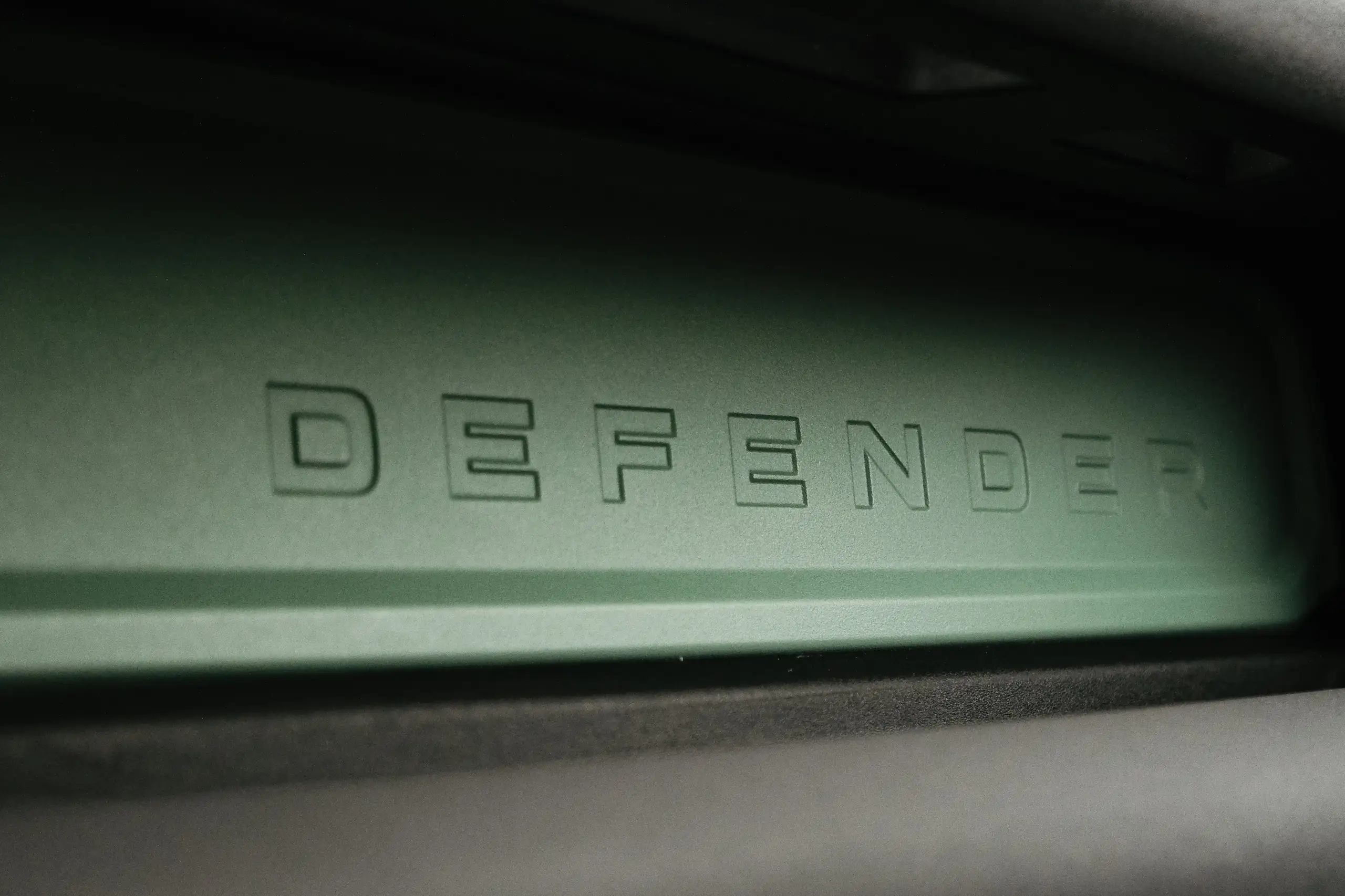 Land Rover - Defender