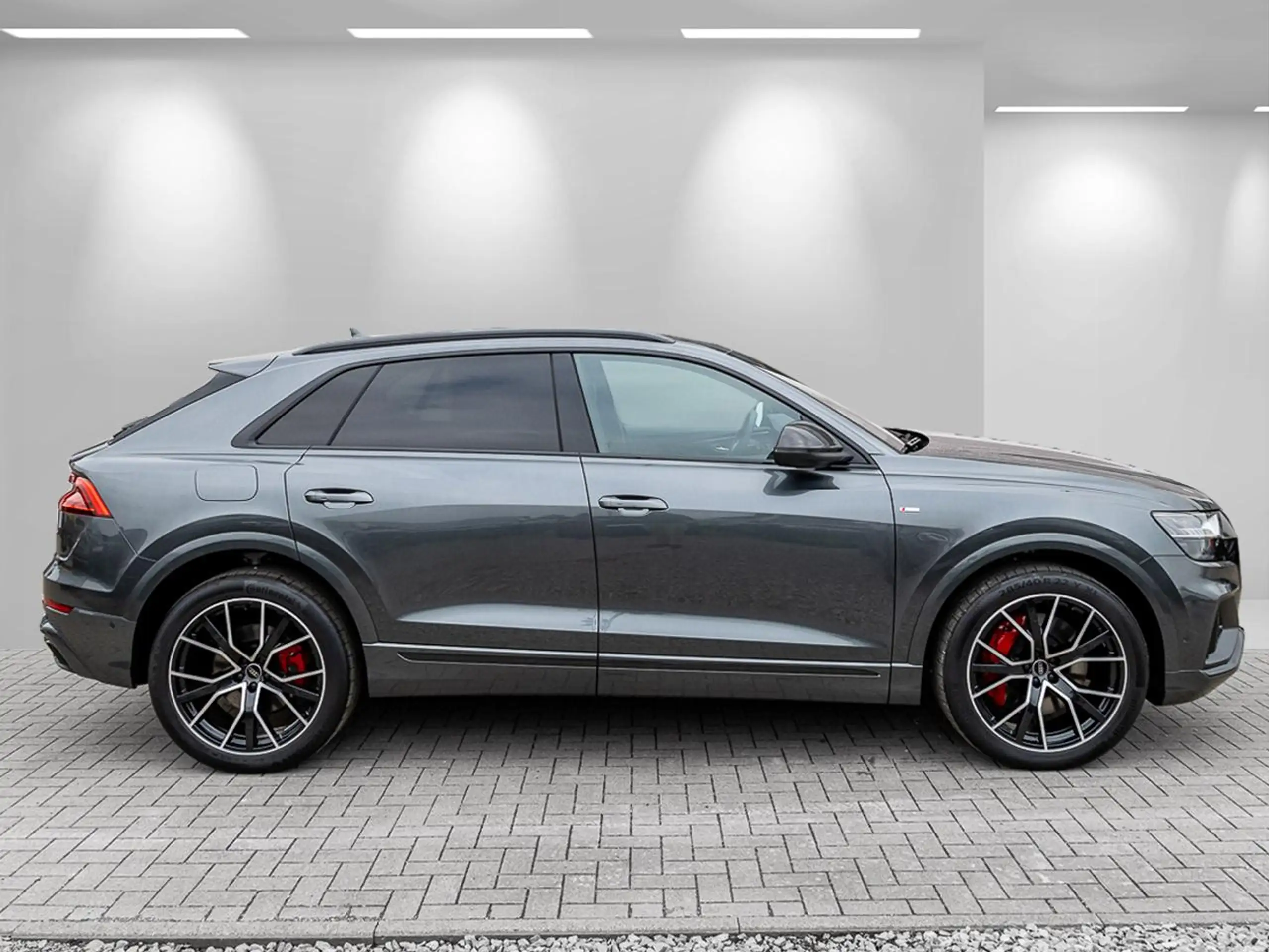 Audi - Q8