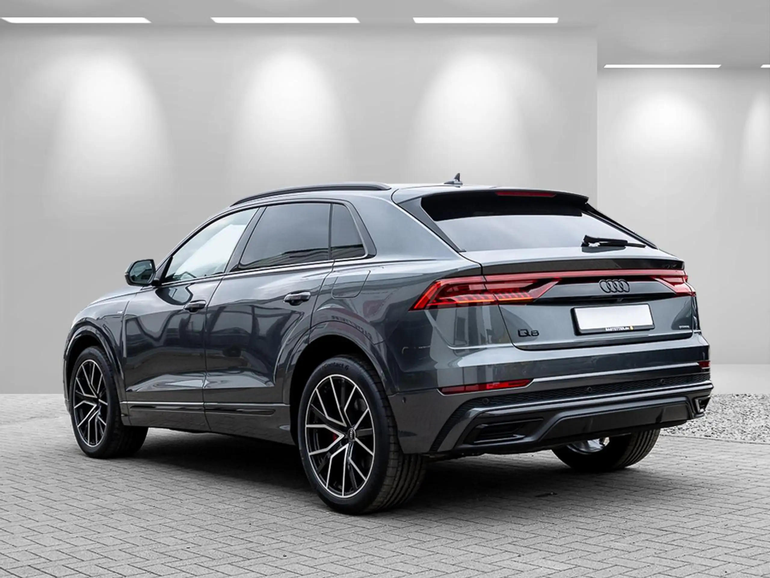 Audi - Q8