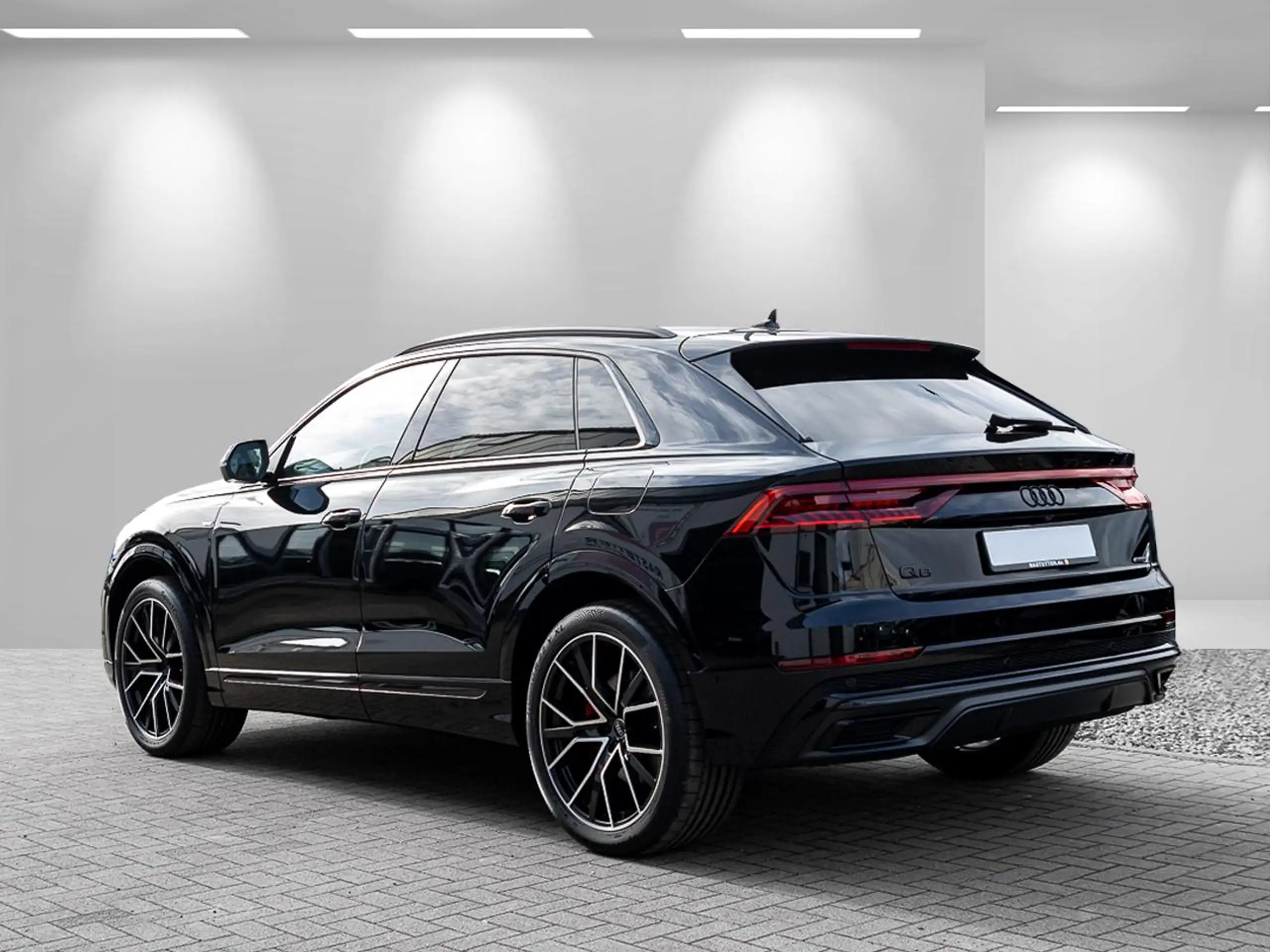 Audi - Q8