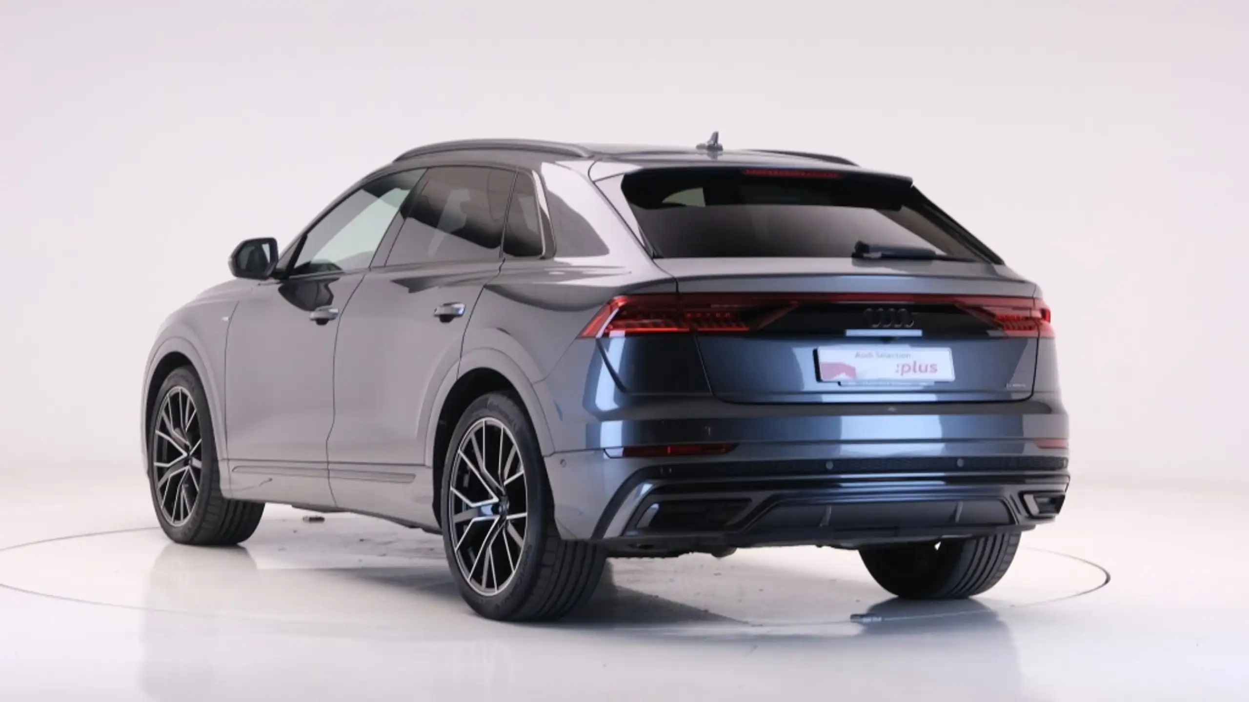 Audi - Q8