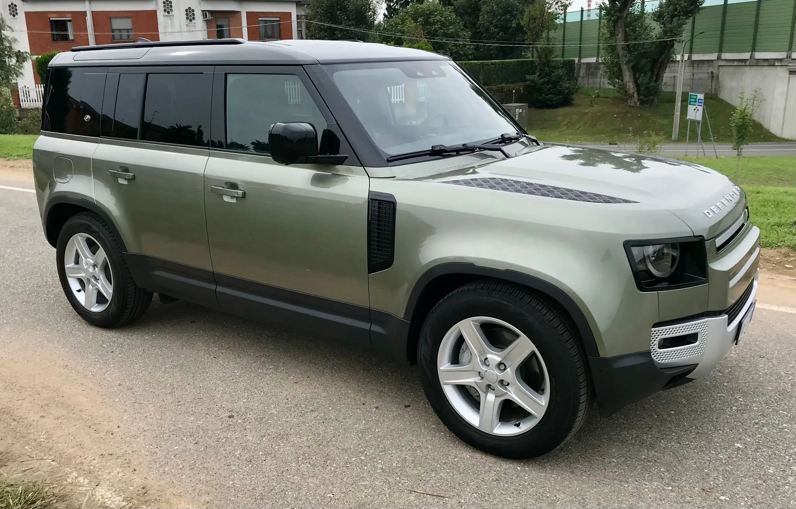 Land Rover - Defender