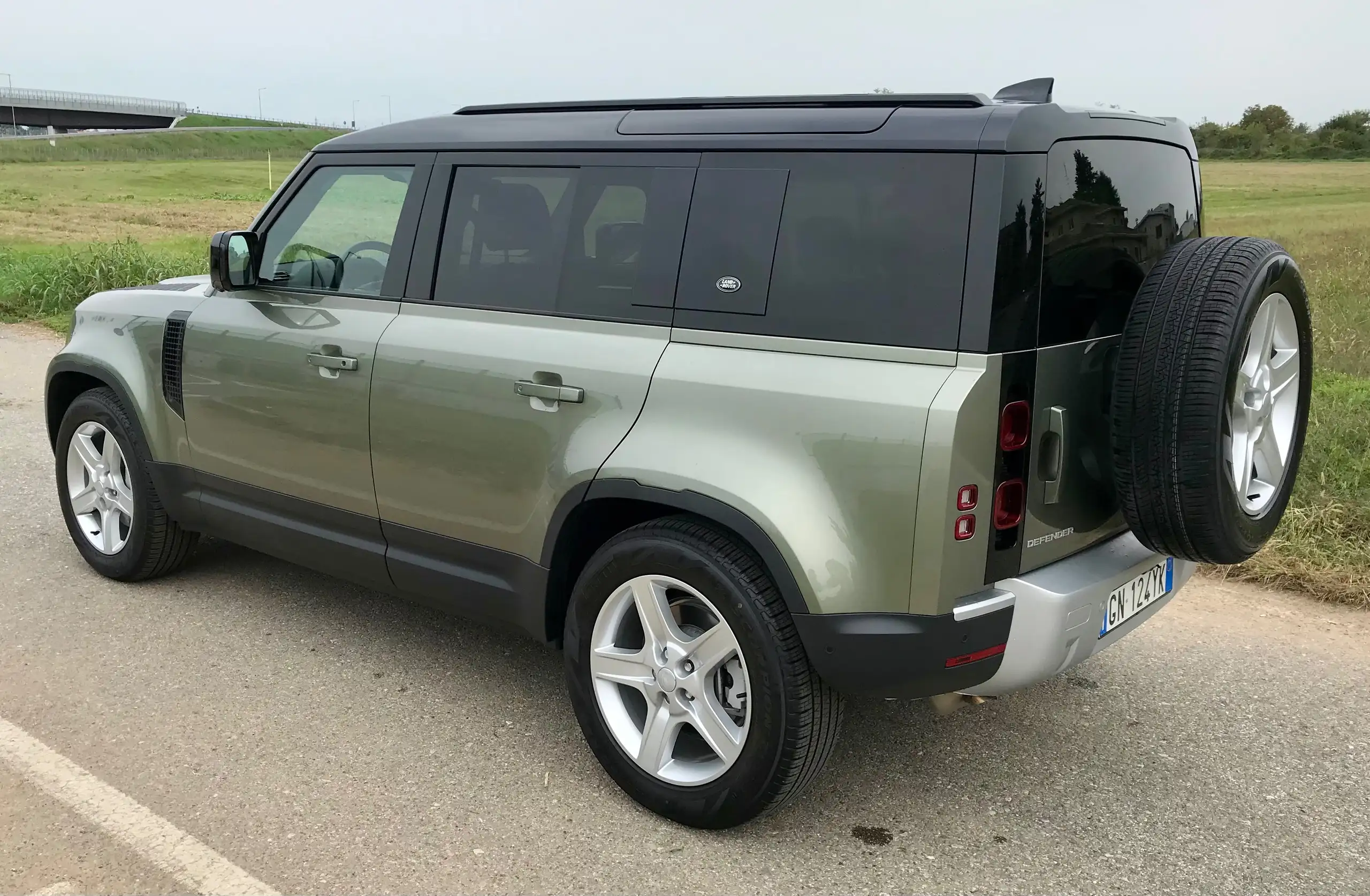 Land Rover - Defender