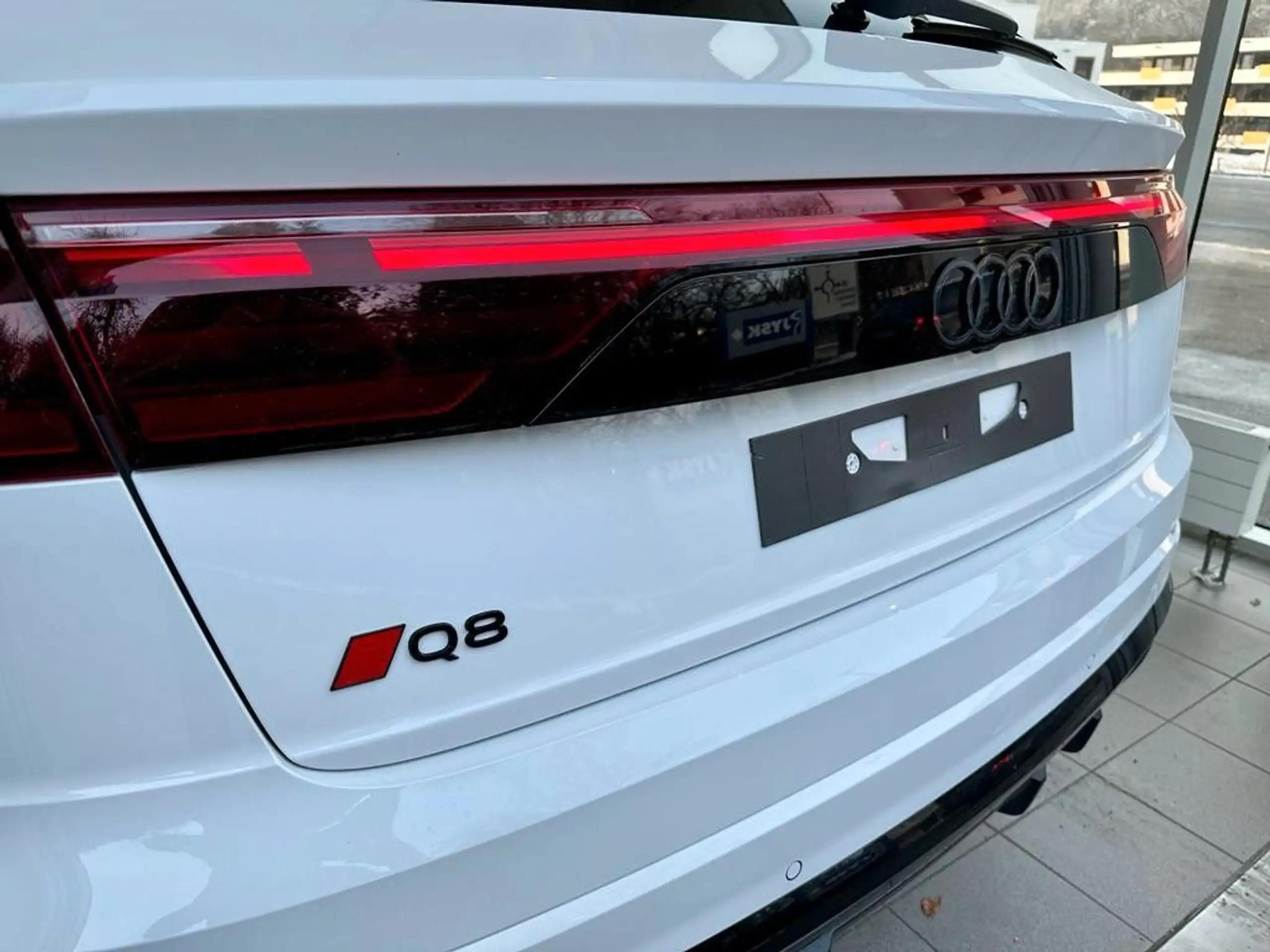 Audi - Q8